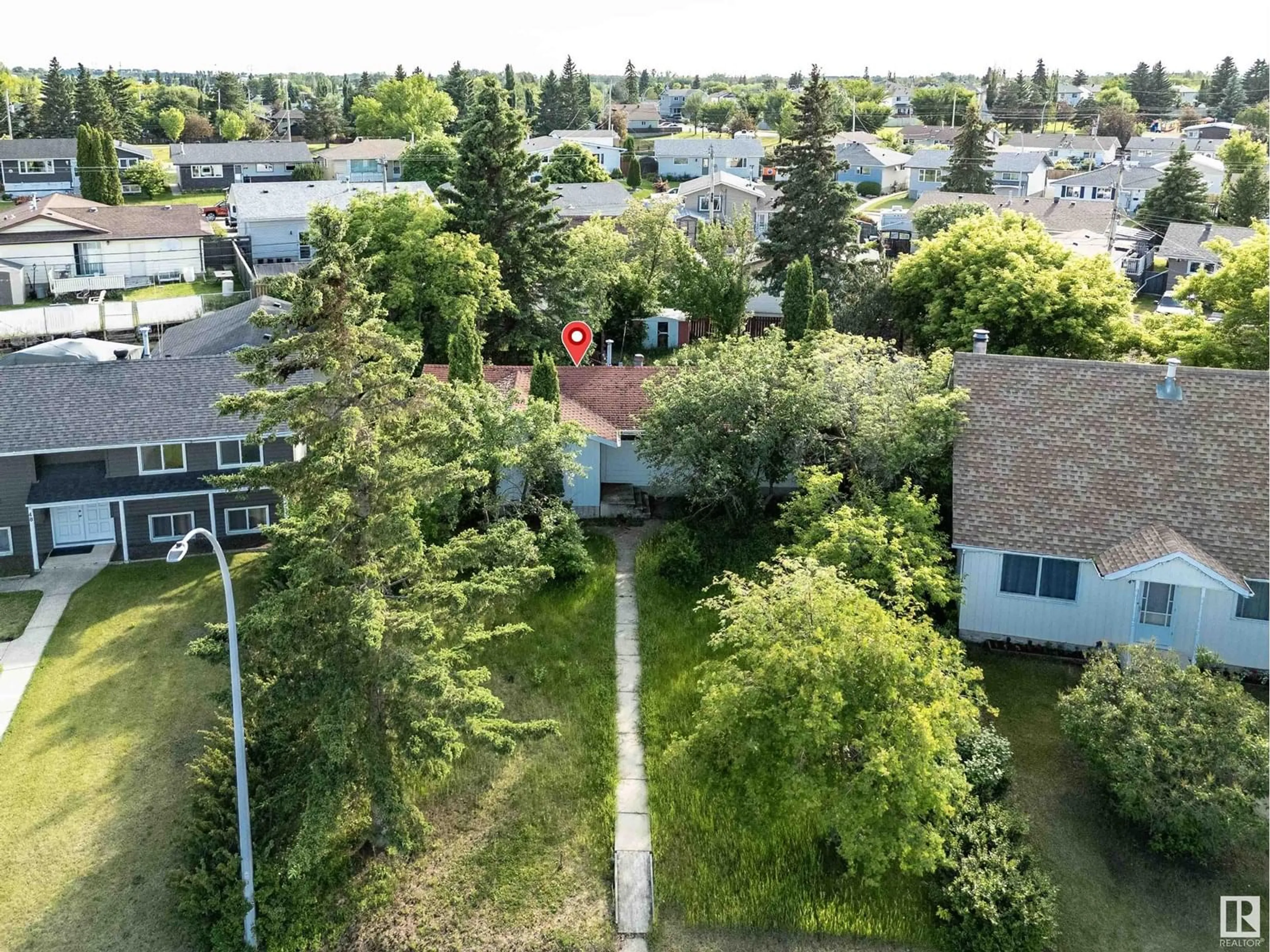 A pic from outside/outdoor area/front of a property/back of a property/a pic from drone, unknown for 46 WAPITI DR, Devon Alberta T9G1R1