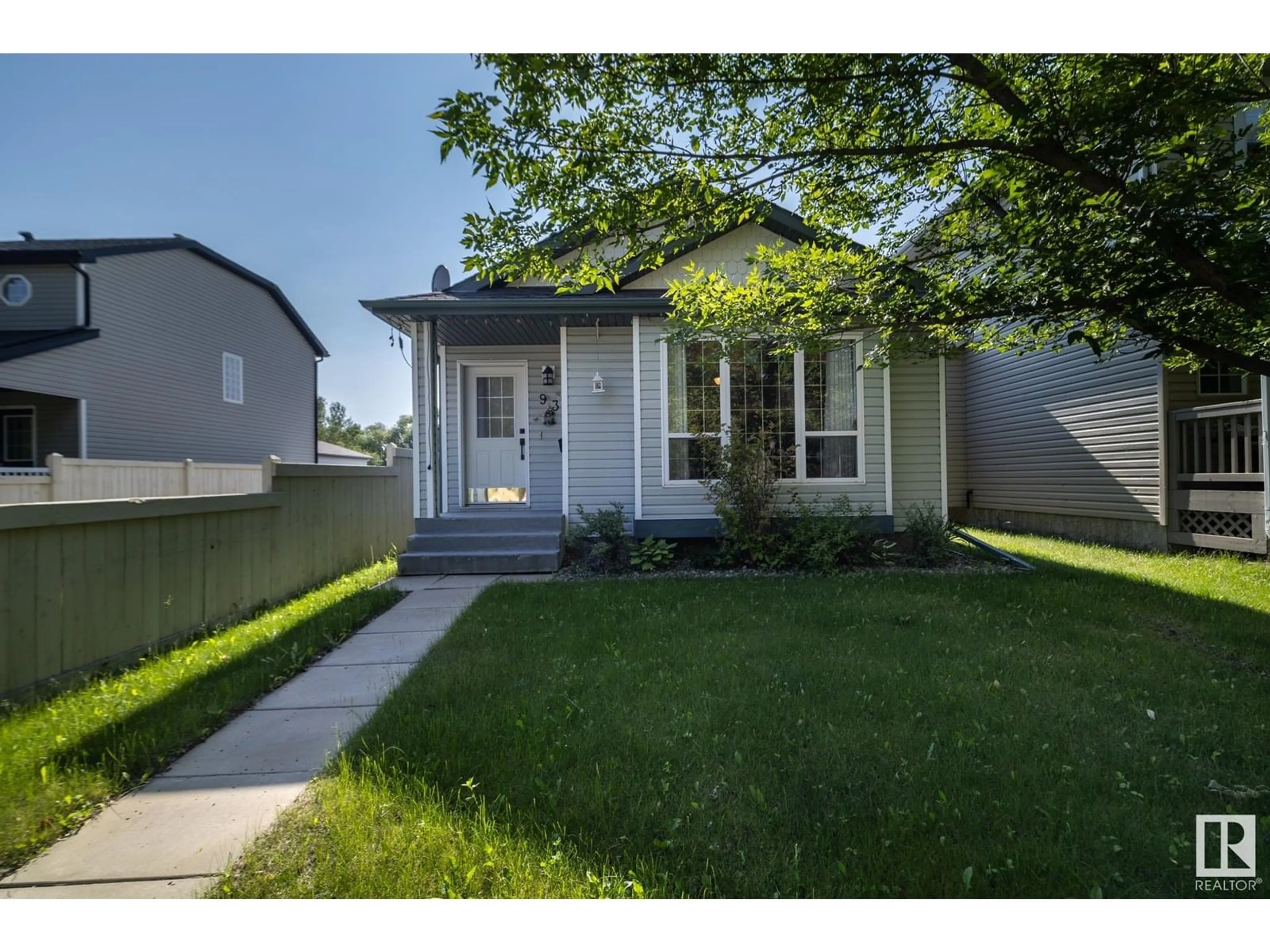 Home with vinyl exterior material, street for 93 MICHIGAN ST, Devon Alberta T9G2H4