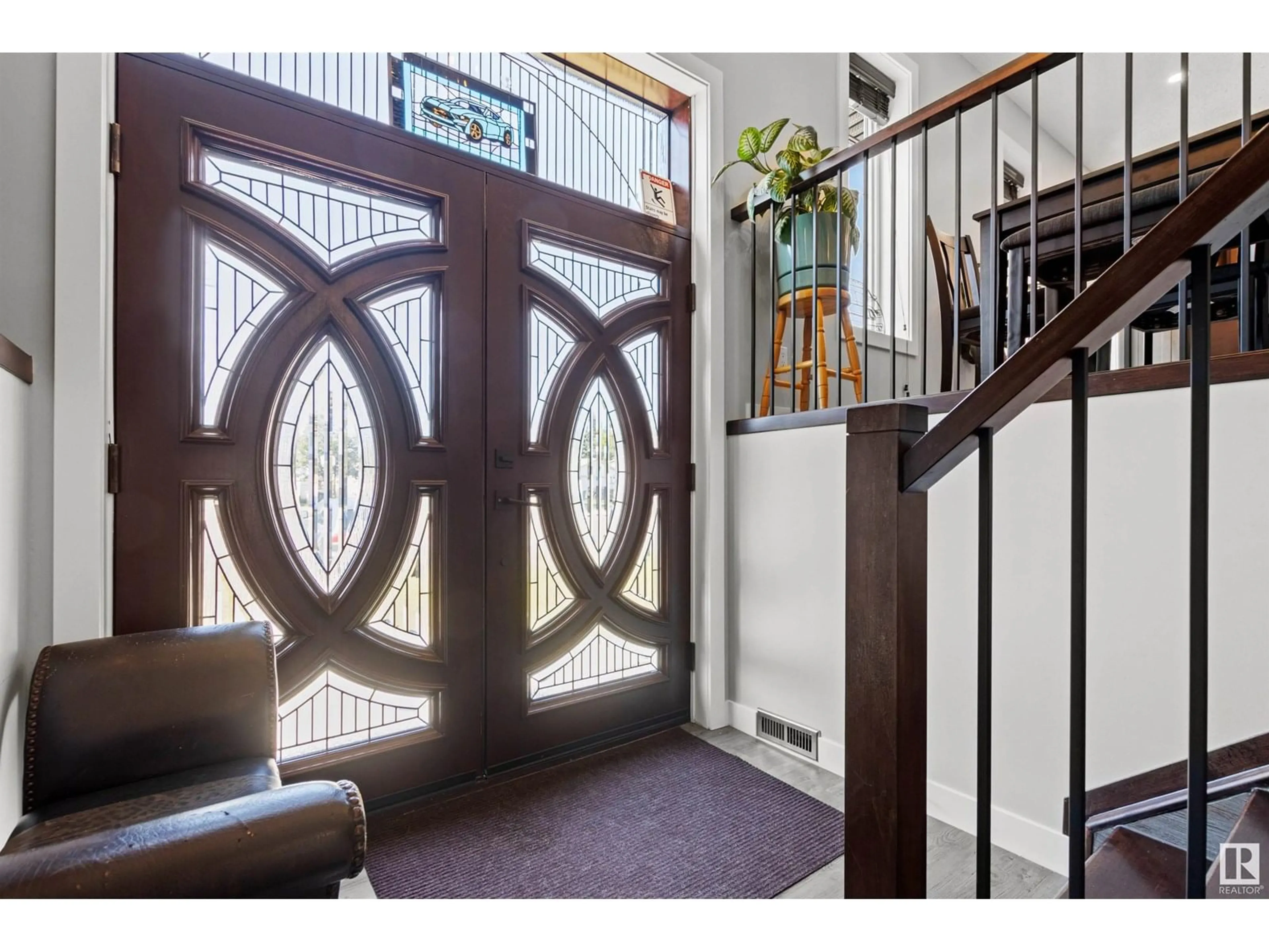 Indoor foyer for 63 GLENWOOD CR, Stony Plain Alberta T7Z1A4
