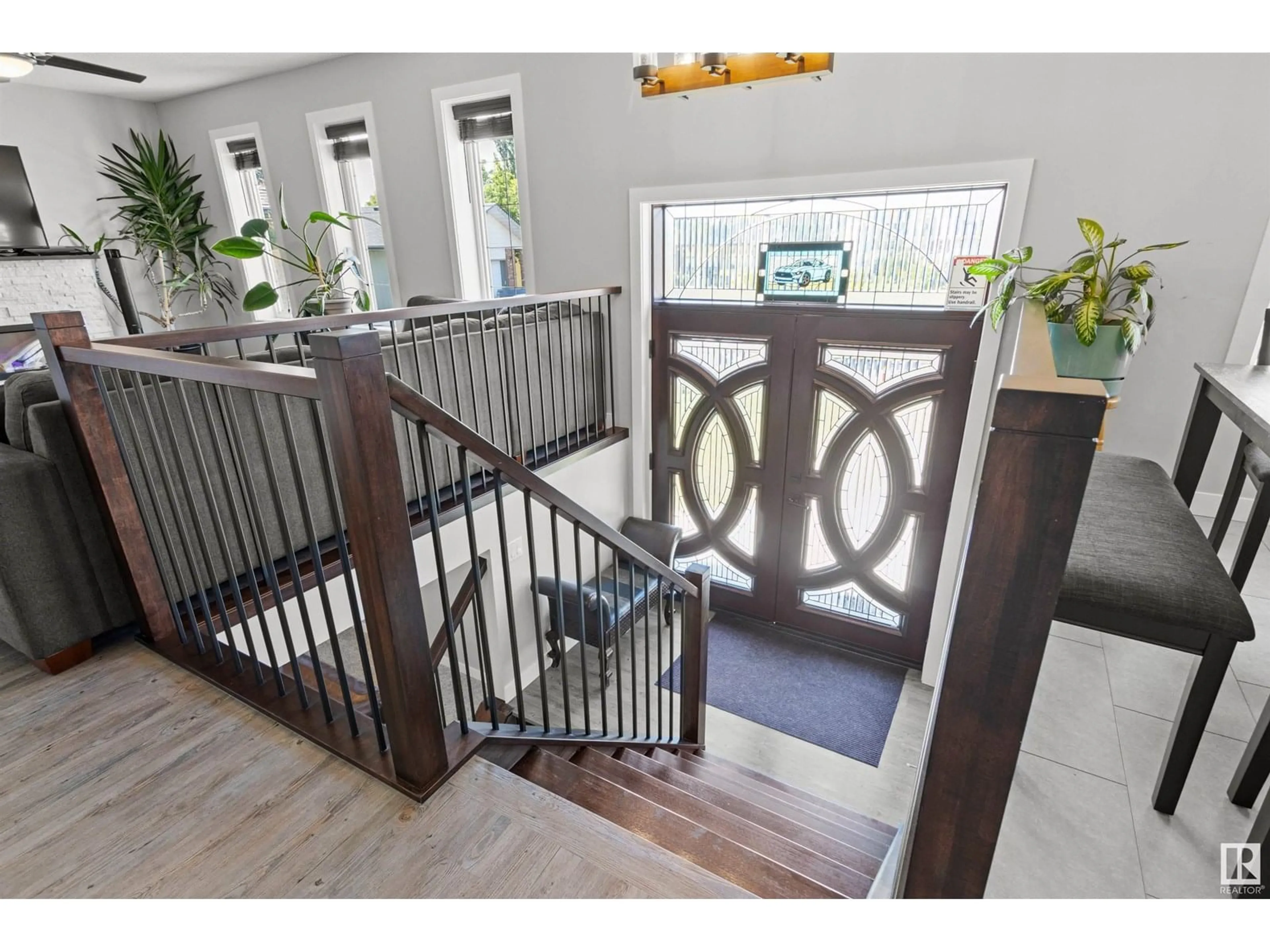 Indoor entryway for 63 GLENWOOD CR, Stony Plain Alberta T7Z1A4