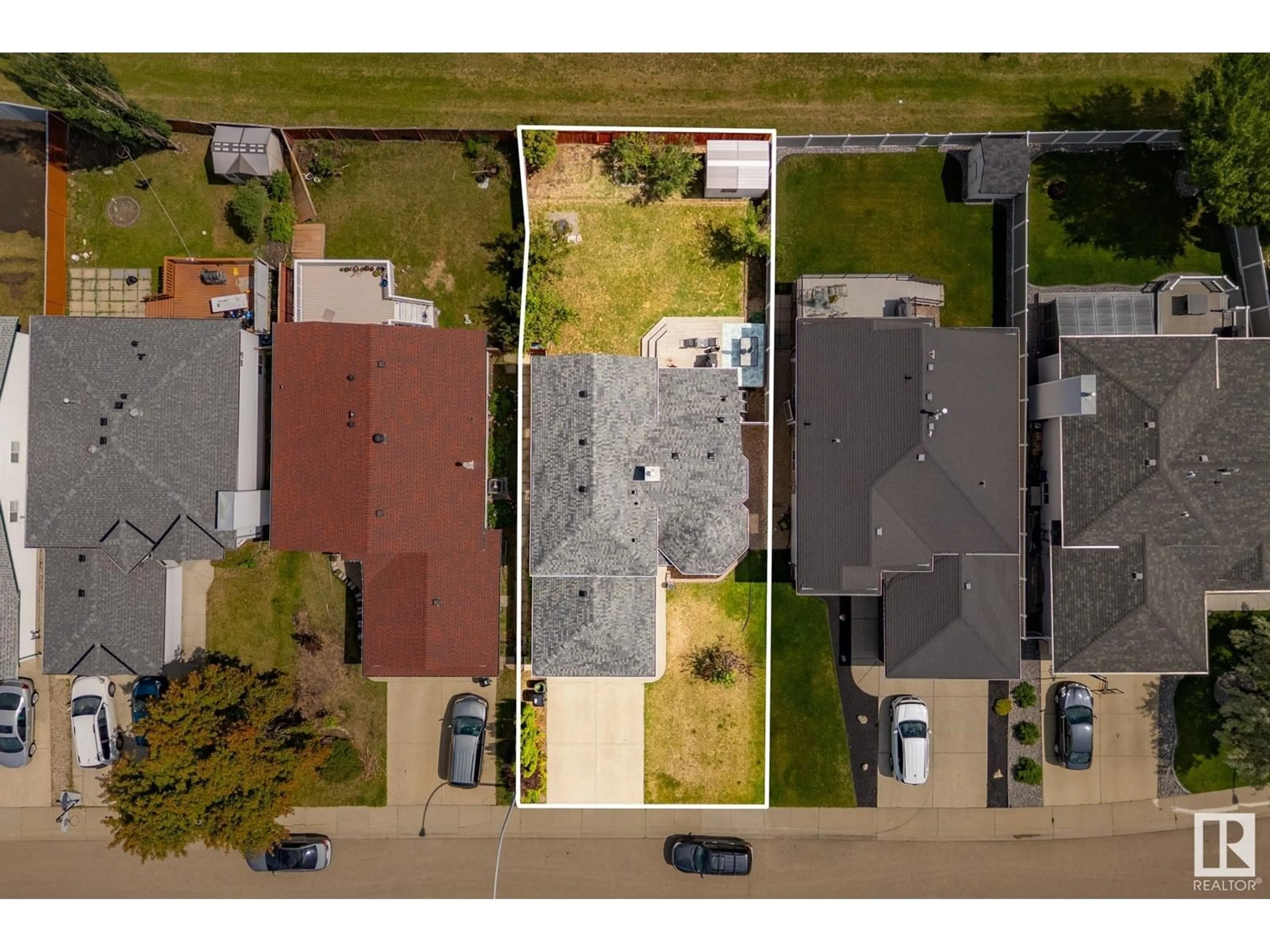 A pic from outside/outdoor area/front of a property/back of a property/a pic from drone, street for 129 HOLLICK-KENYON WY, Edmonton Alberta T5Y2V7