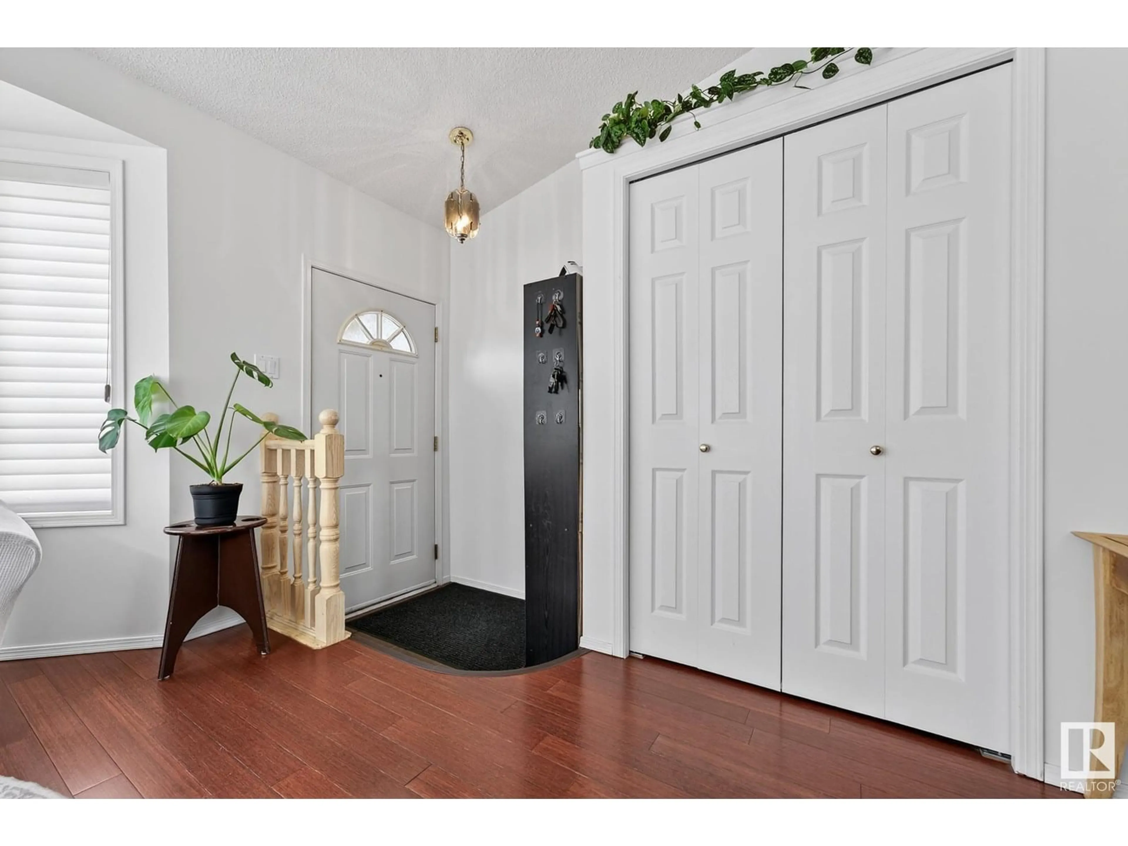Indoor entryway for 129 HOLLICK-KENYON WY, Edmonton Alberta T5Y2V7