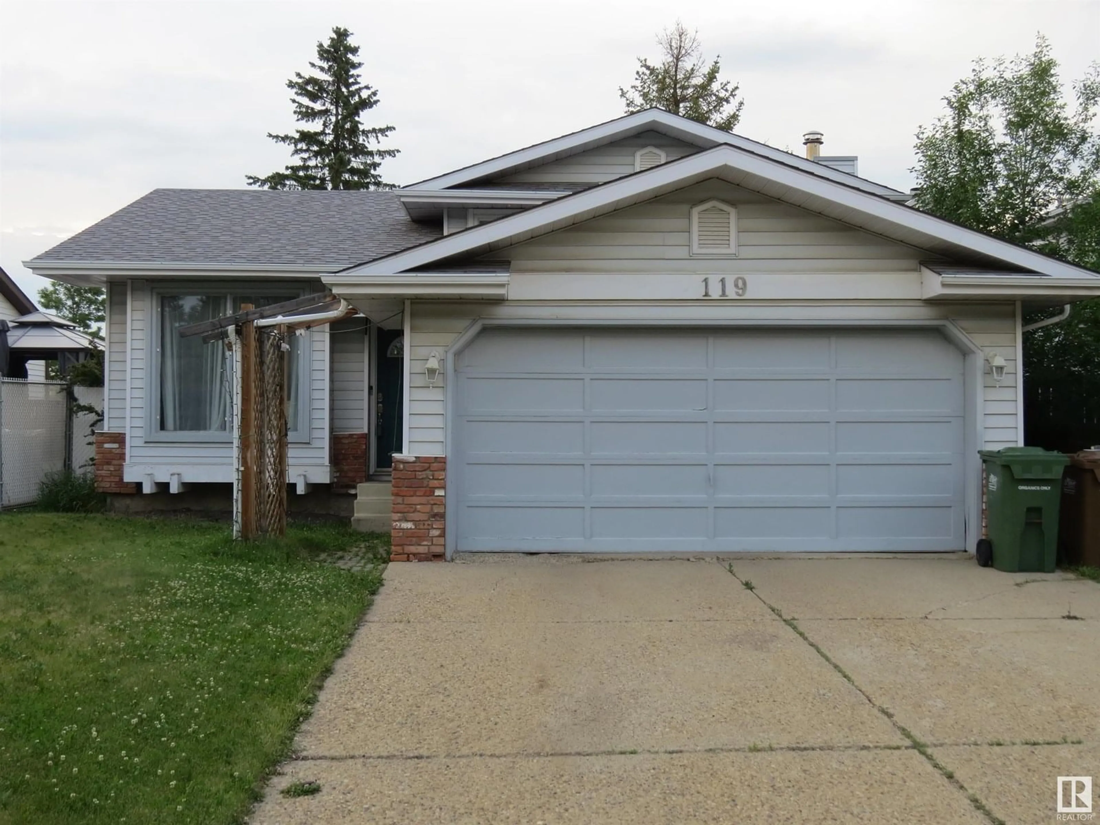 Home with vinyl exterior material, street for 119 DORCHESTER DR, St. Albert Alberta T8N4Y4