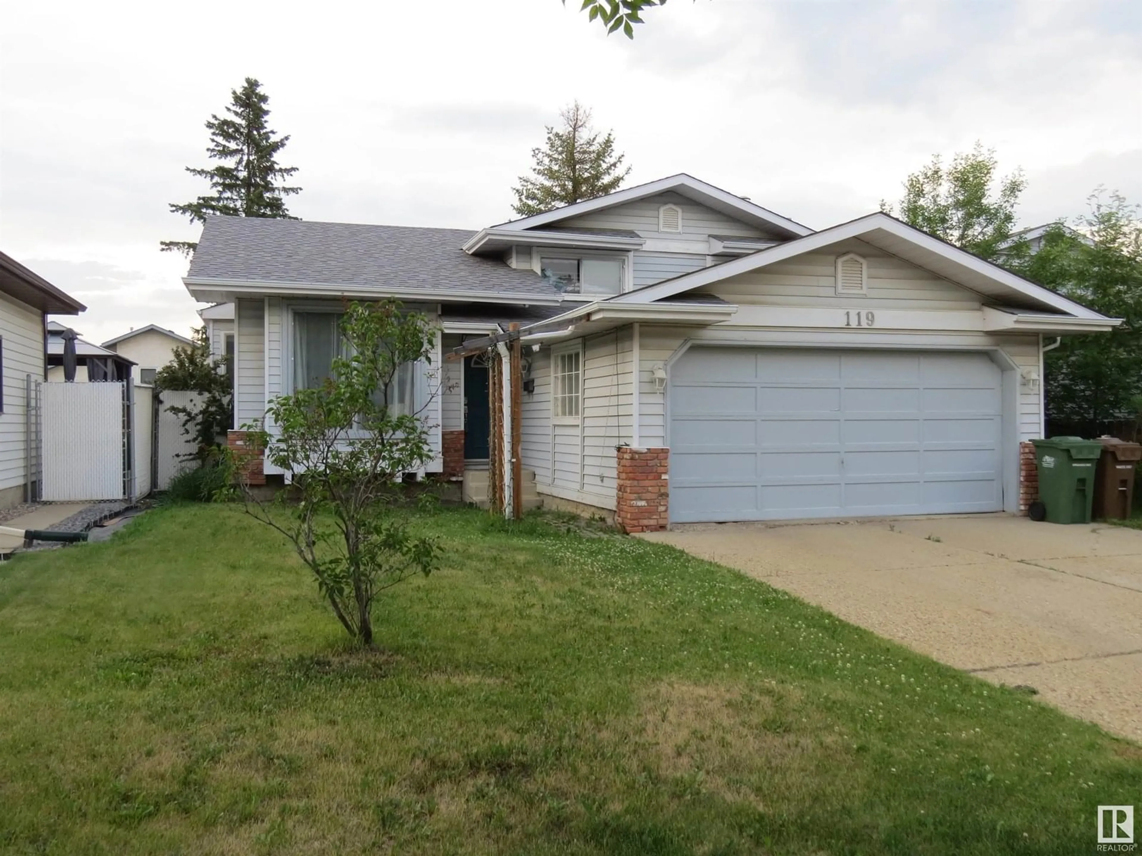 Home with vinyl exterior material, street for 119 DORCHESTER DR, St. Albert Alberta T8N4Y4