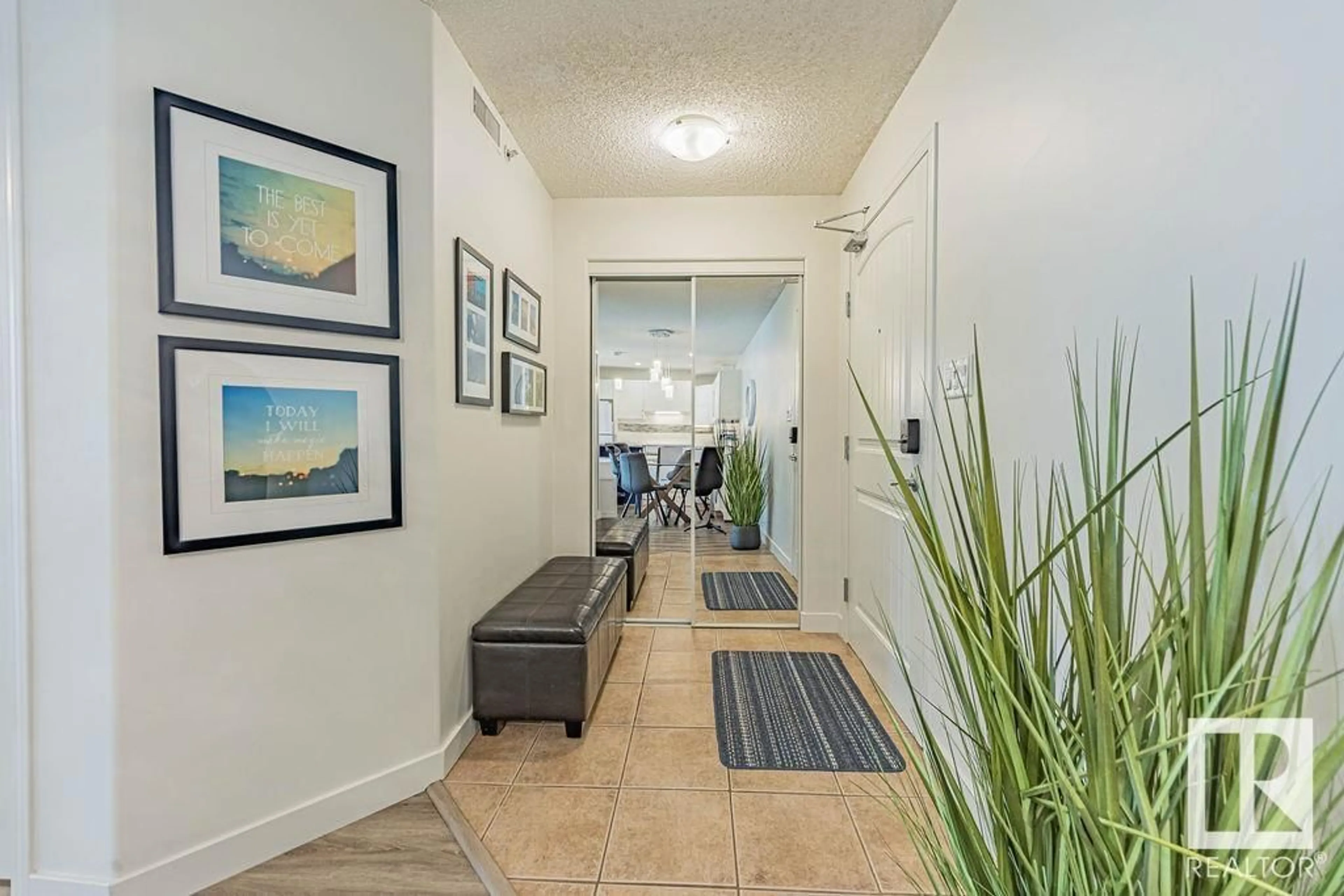 Indoor entryway for #403 - 17407 99 AV, Edmonton Alberta T5T0W7