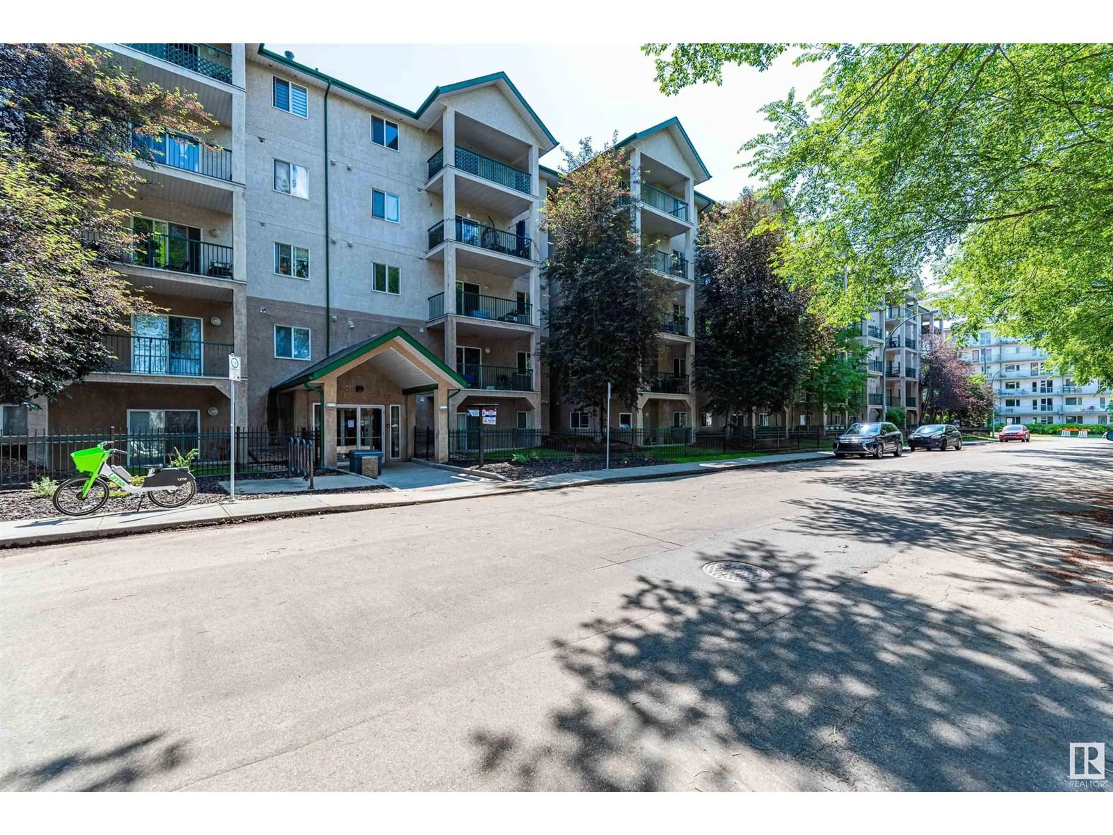 Patio, street for NW - 531 11325 83 ST, Edmonton Alberta T5B4W5