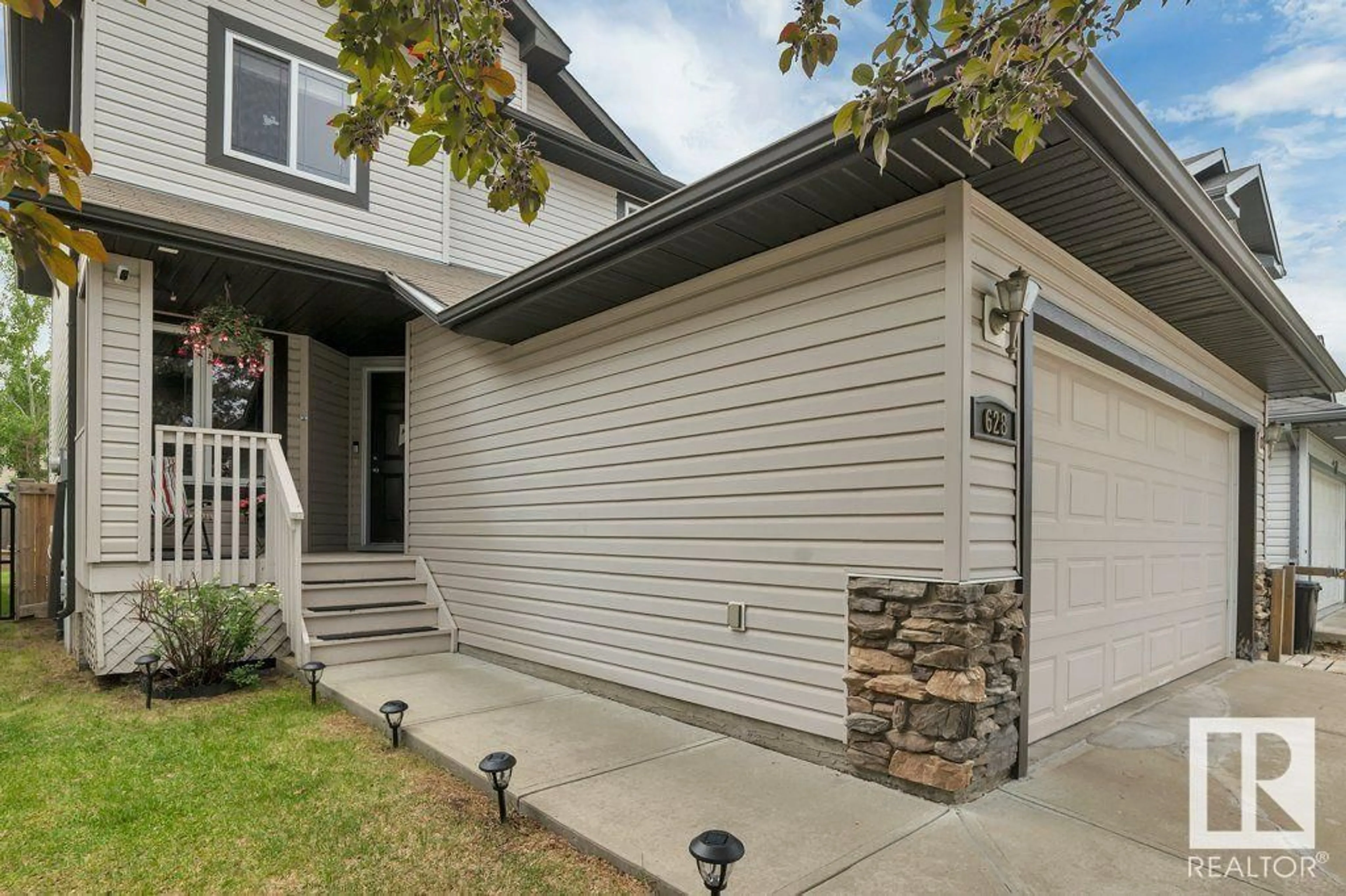 Home with vinyl exterior material, street for 628 FOXTAIL LN, Sherwood Park Alberta T8A4P2