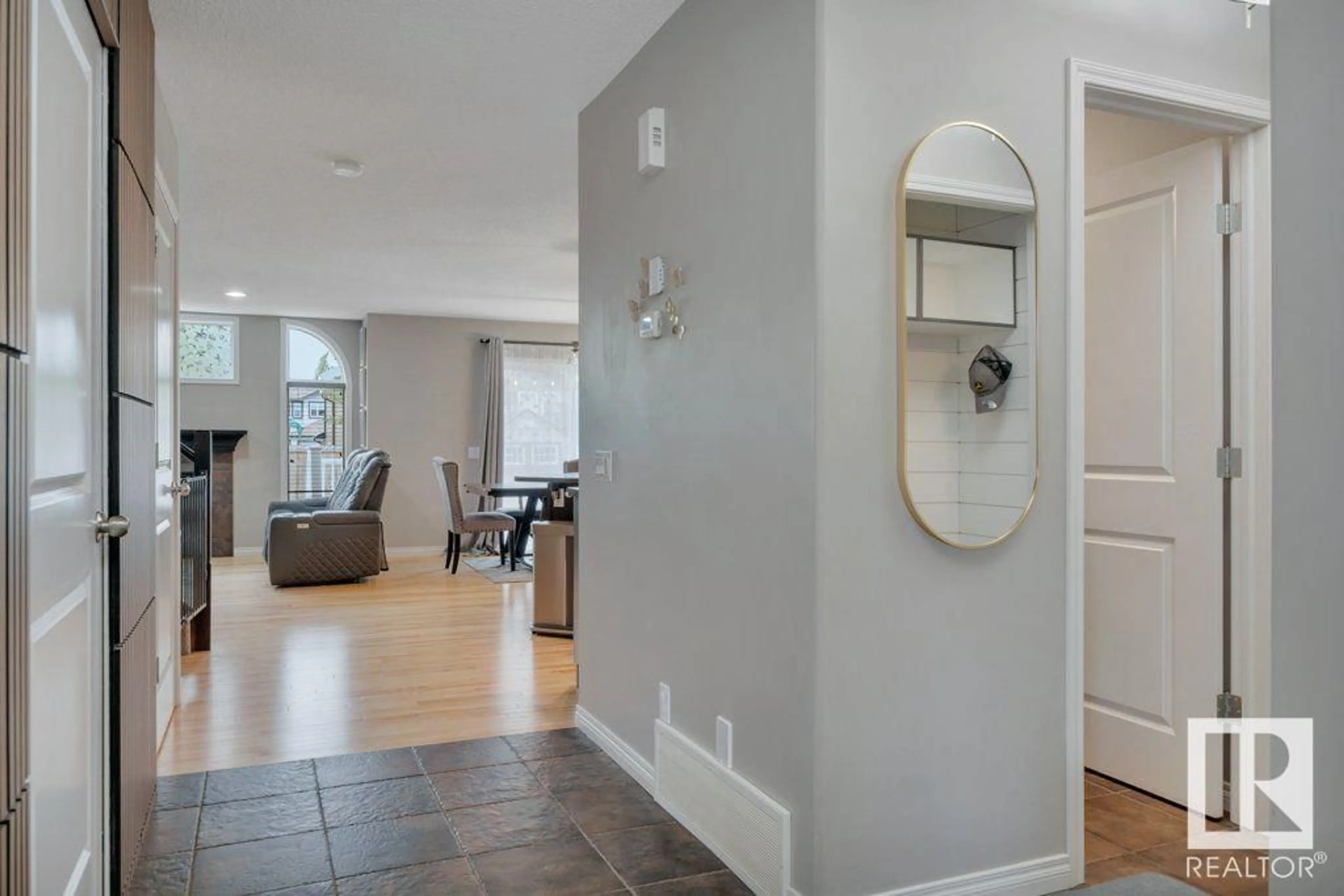 Indoor entryway for 628 FOXTAIL LN, Sherwood Park Alberta T8A4P2