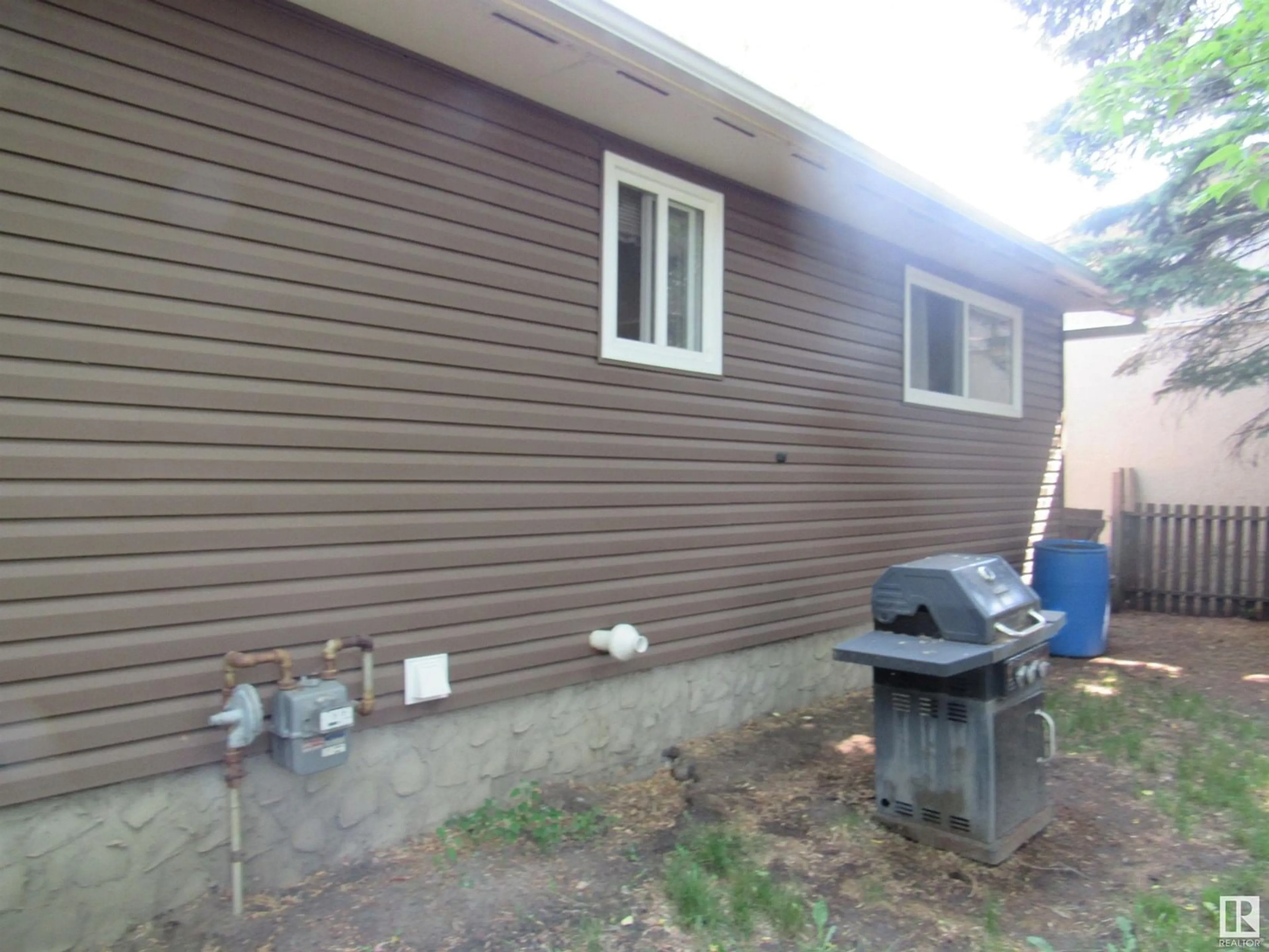 Home with vinyl exterior material, building for 4751 47 ST, Onoway Alberta T0E1V0