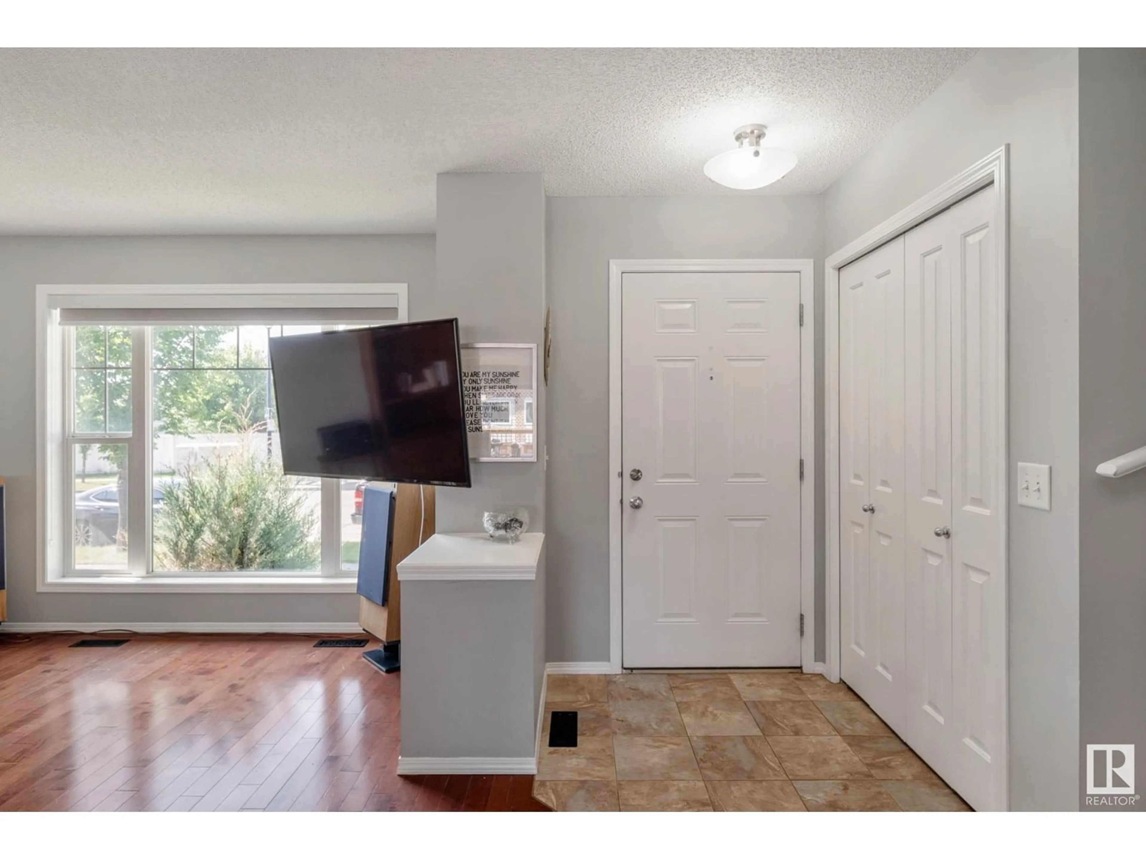 Indoor entryway for 6044 SOUTH TERWILLEGAR BV, Edmonton Alberta T6R0K6