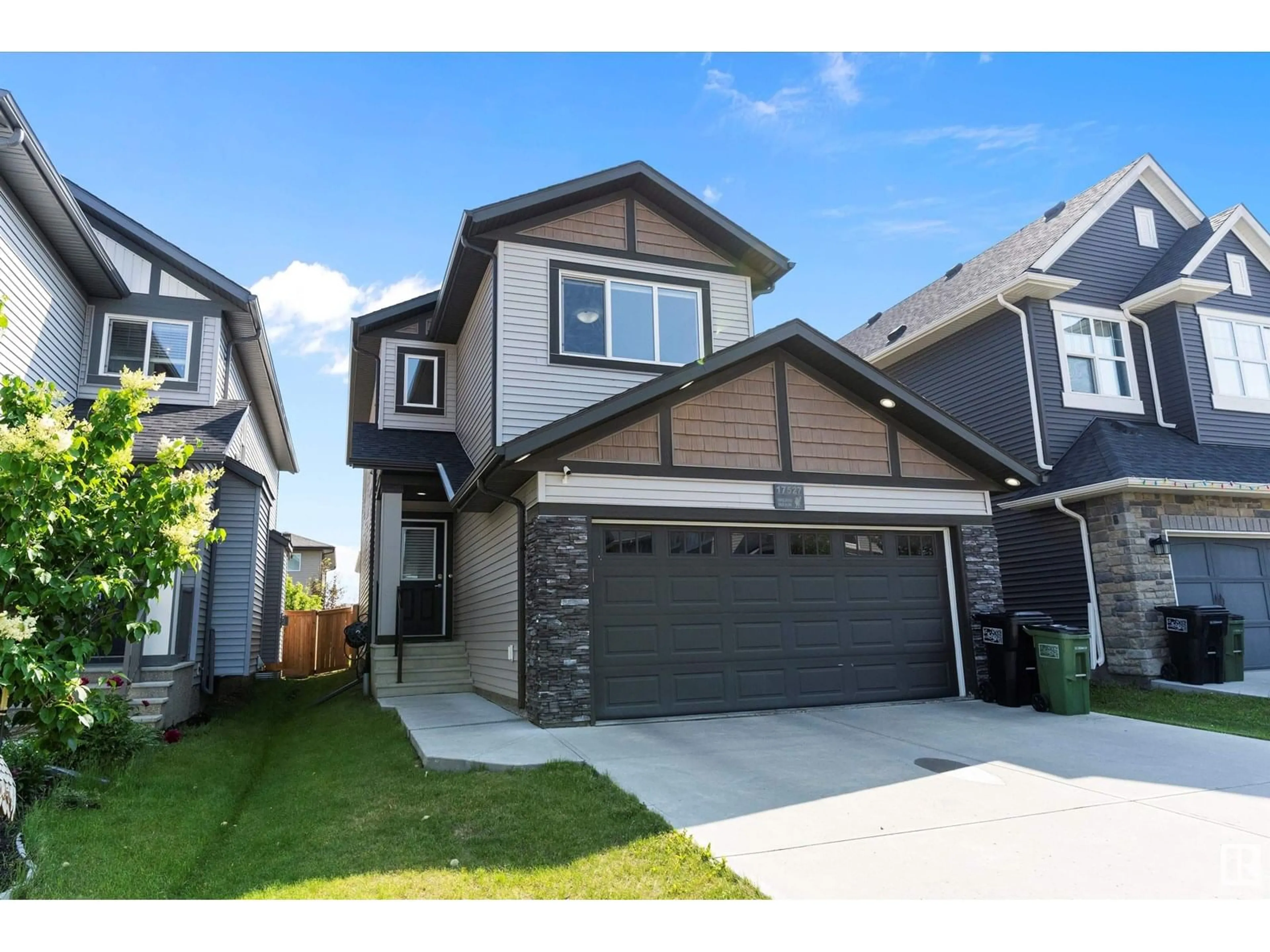 Home with vinyl exterior material, street for NW - 17527 77 ST, Edmonton Alberta T5Z0P3