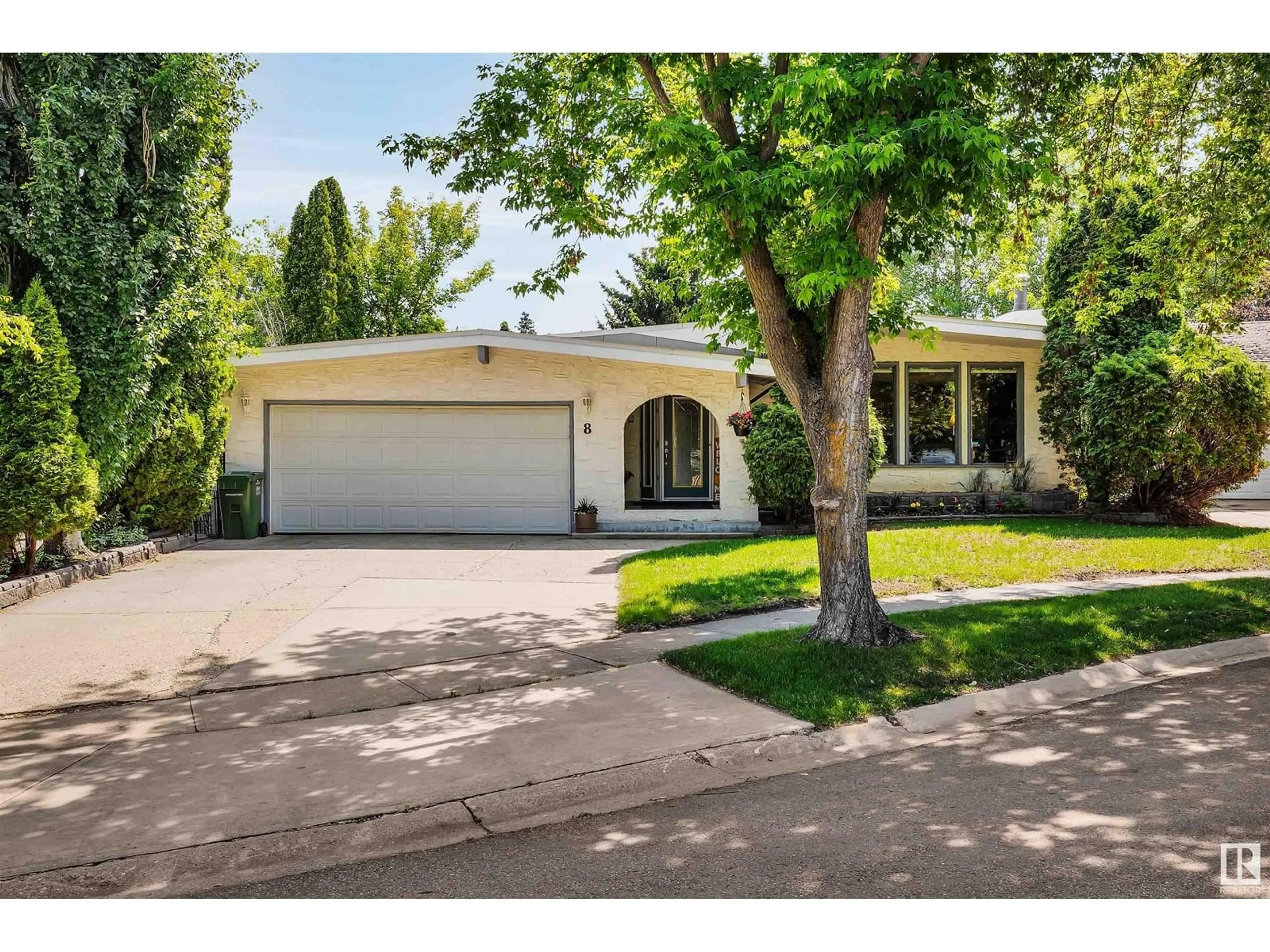 Home with vinyl exterior material, street for 8 GARFIELD PL, St. Albert Alberta T8N1Z9
