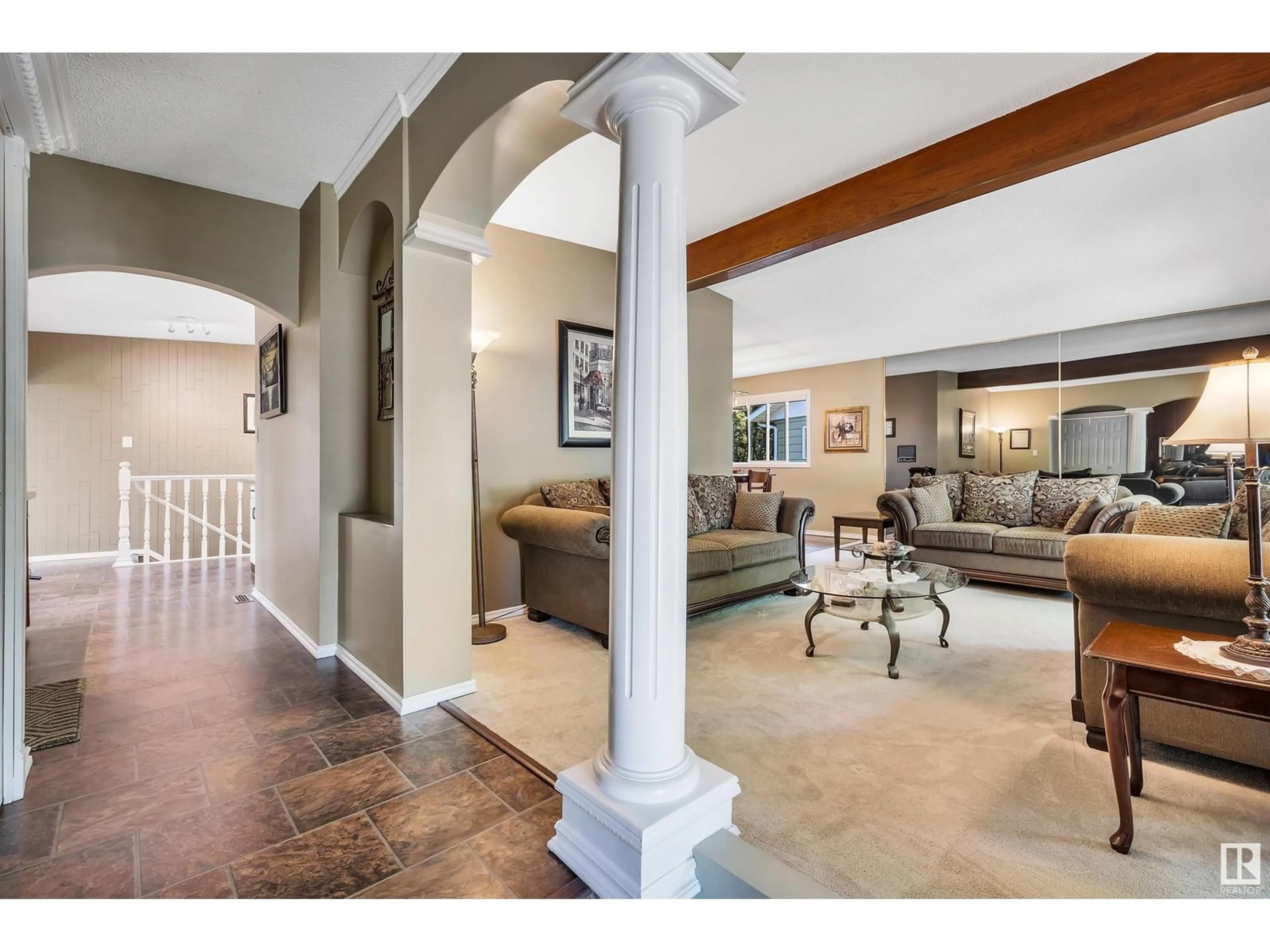 Indoor foyer for 8 GARFIELD PL, St. Albert Alberta T8N1Z9