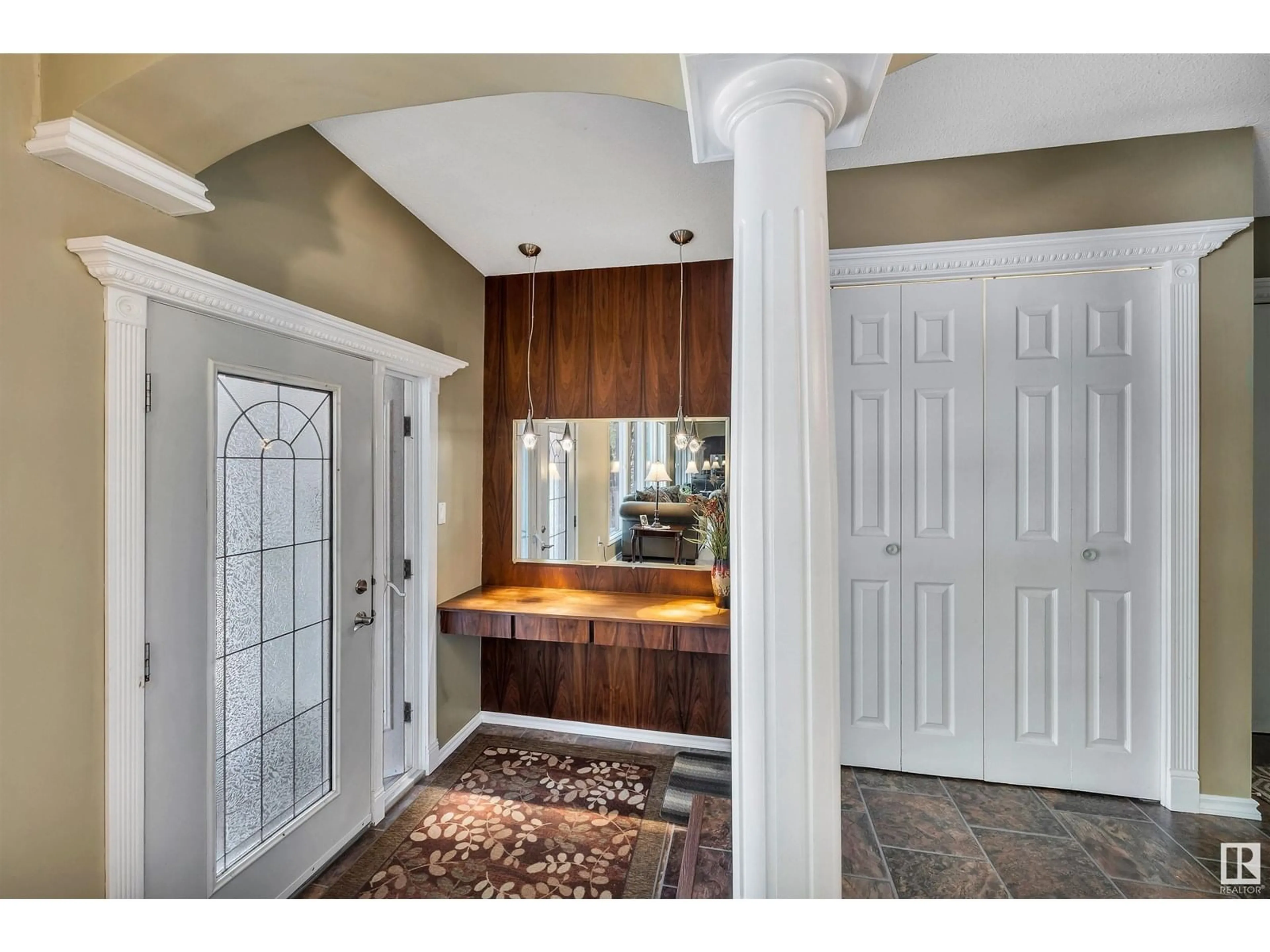 Indoor entryway for 8 GARFIELD PL, St. Albert Alberta T8N1Z9