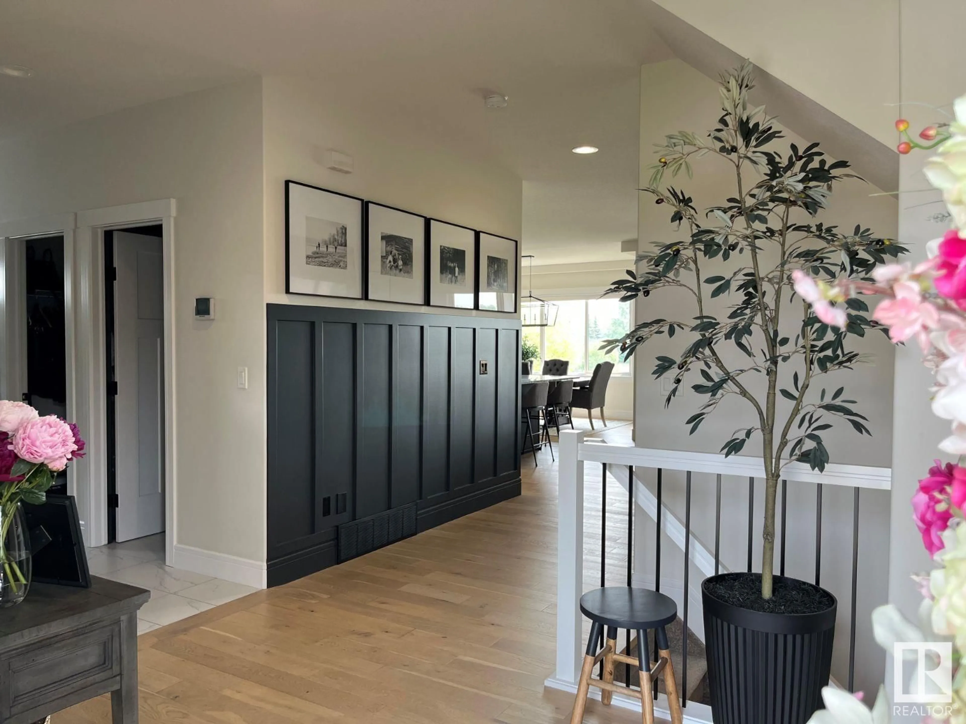 Indoor entryway for 1014 GENESIS LAKE BV, Stony Plain Alberta T7Z0G3