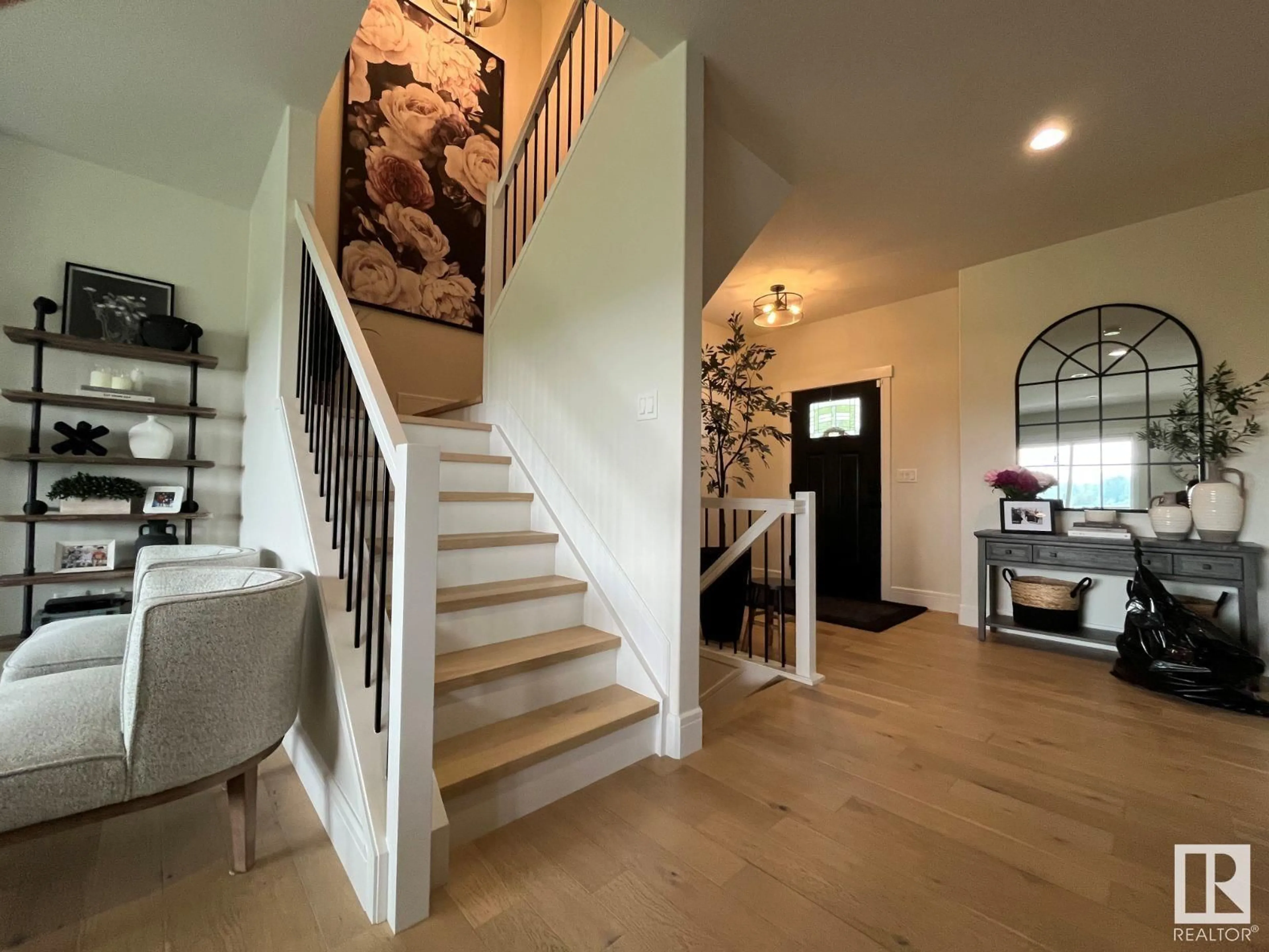 Indoor entryway for 1014 GENESIS LAKE BV, Stony Plain Alberta T7Z0G3