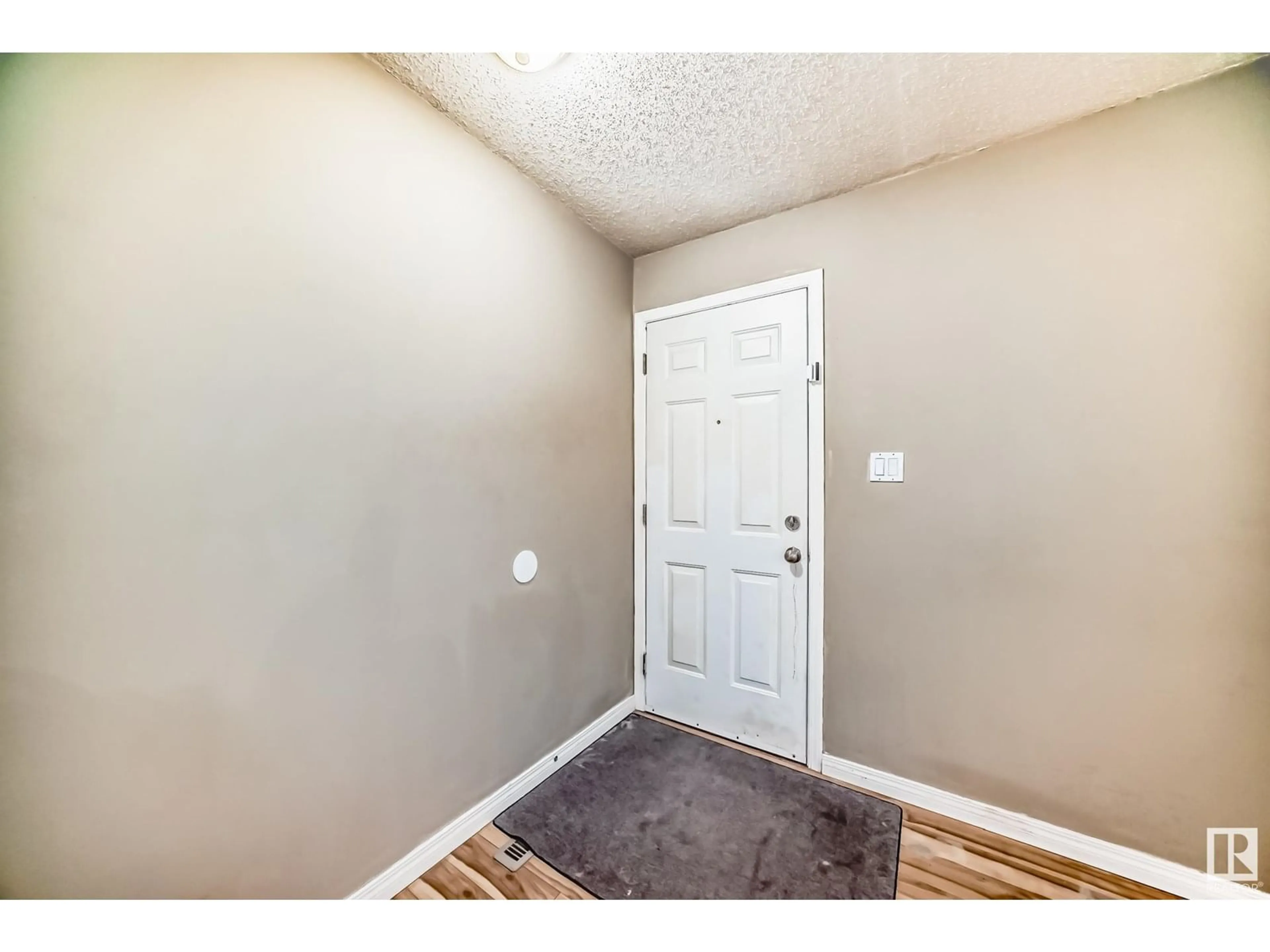 Indoor entryway for 344 NORTHGATE TC, Edmonton Alberta T5E3E3