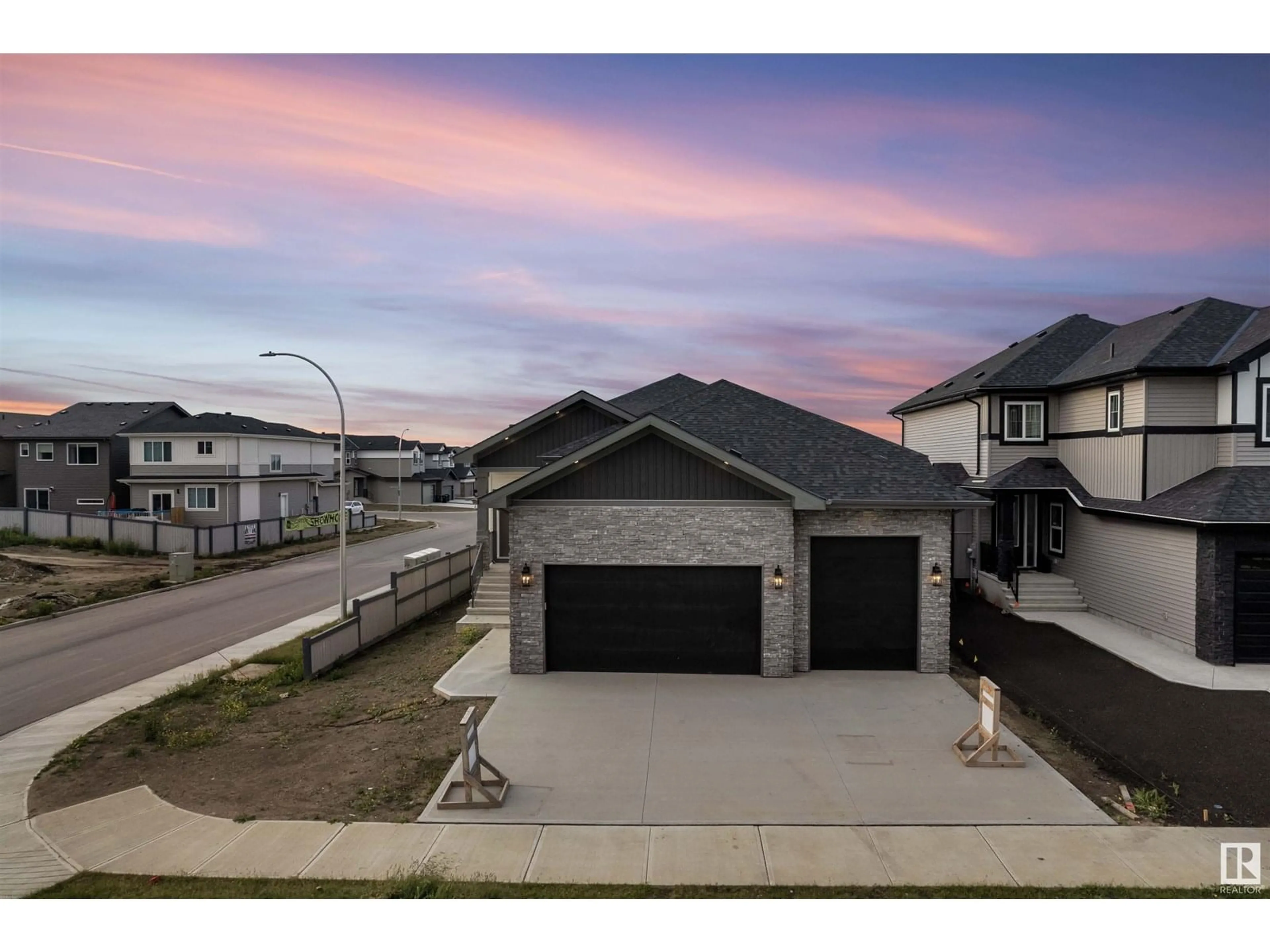 A pic from outside/outdoor area/front of a property/back of a property/a pic from drone, street for 30 AVONLEA WY, Spruce Grove Alberta T7X0Y3
