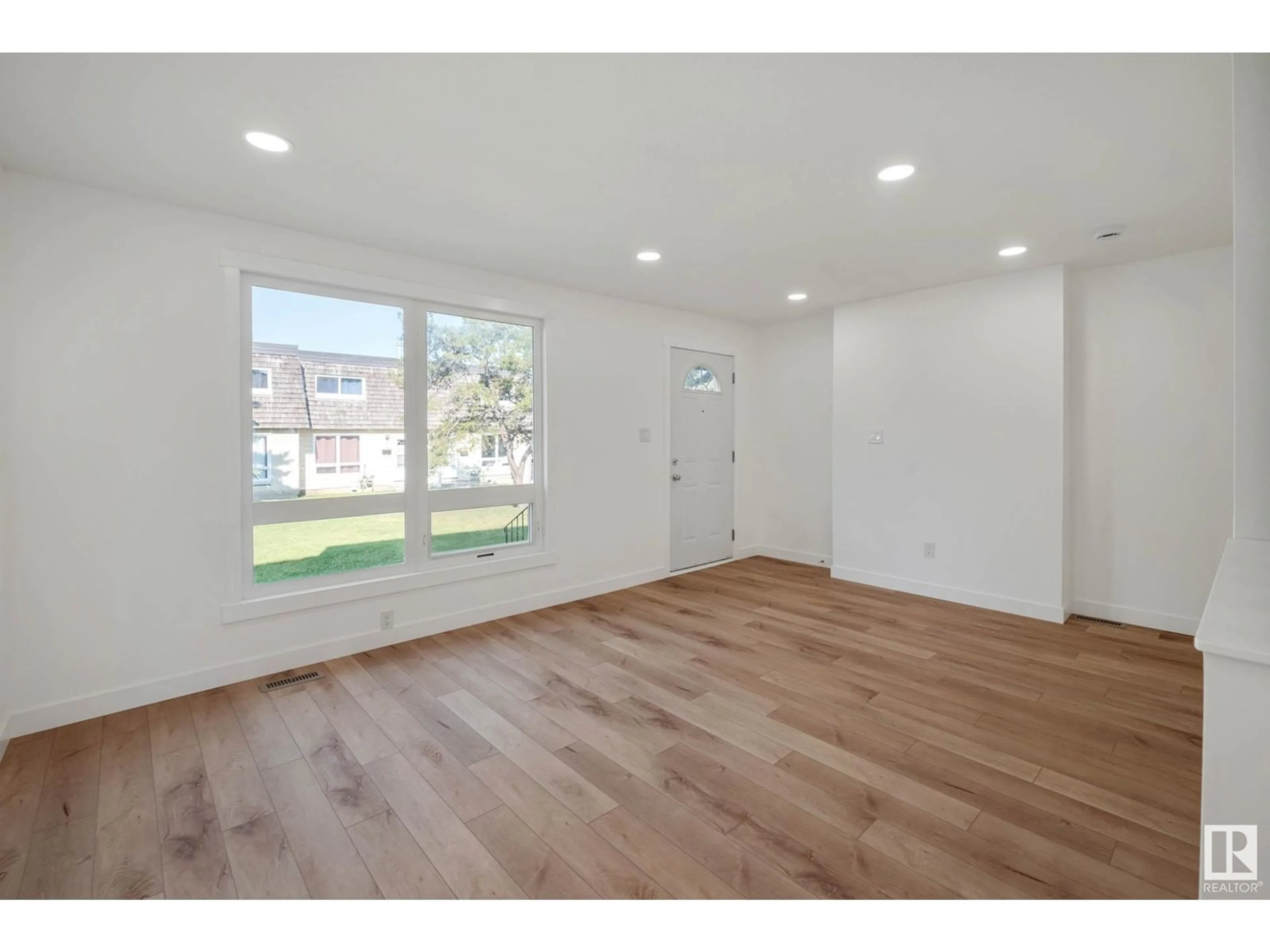 A pic of a room for 138 MAYFAIR MEWS, Edmonton Alberta T5E5R7