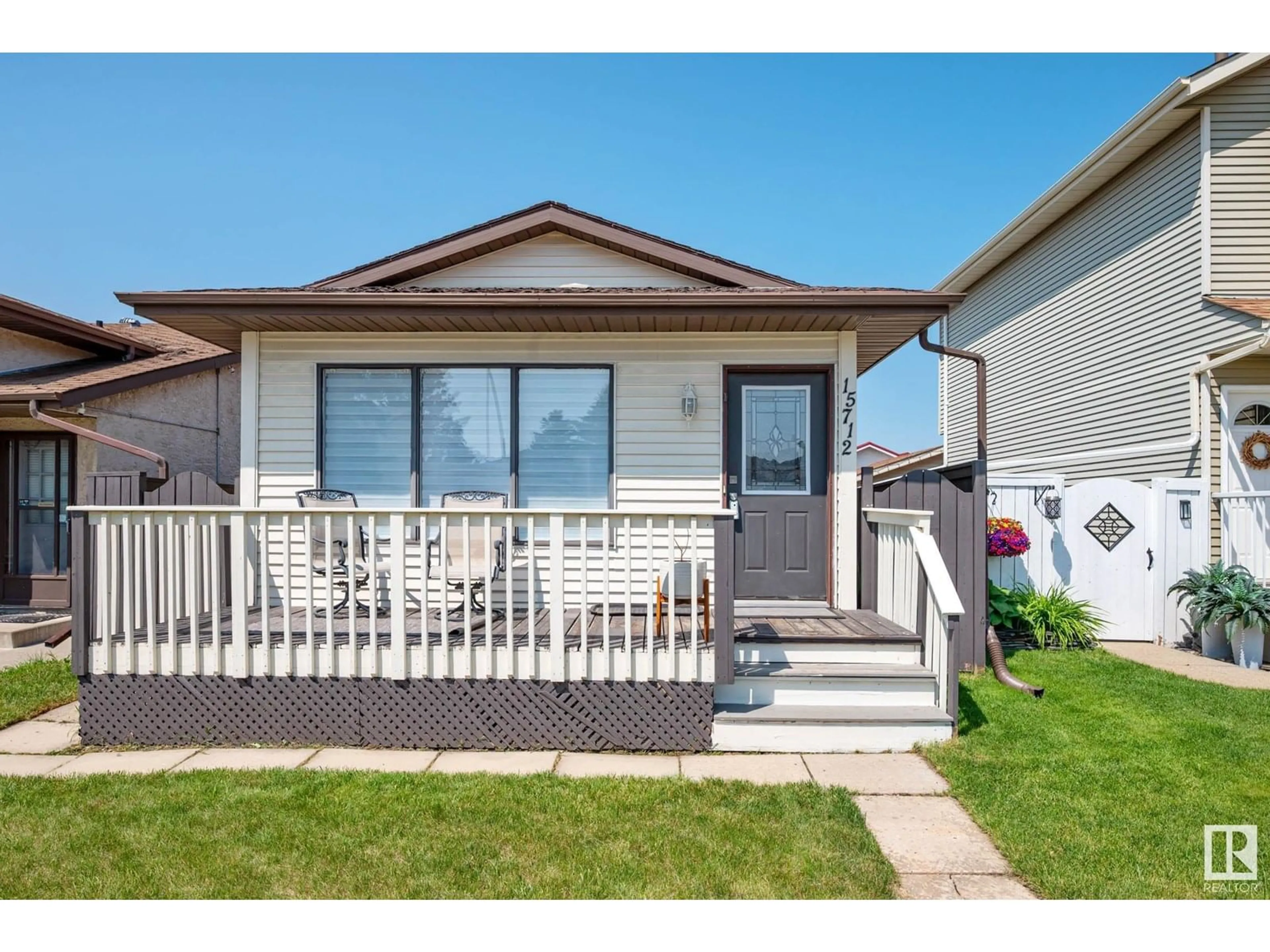 Home with vinyl exterior material, street for NW - 15712 84 ST, Edmonton Alberta T5Z2P2