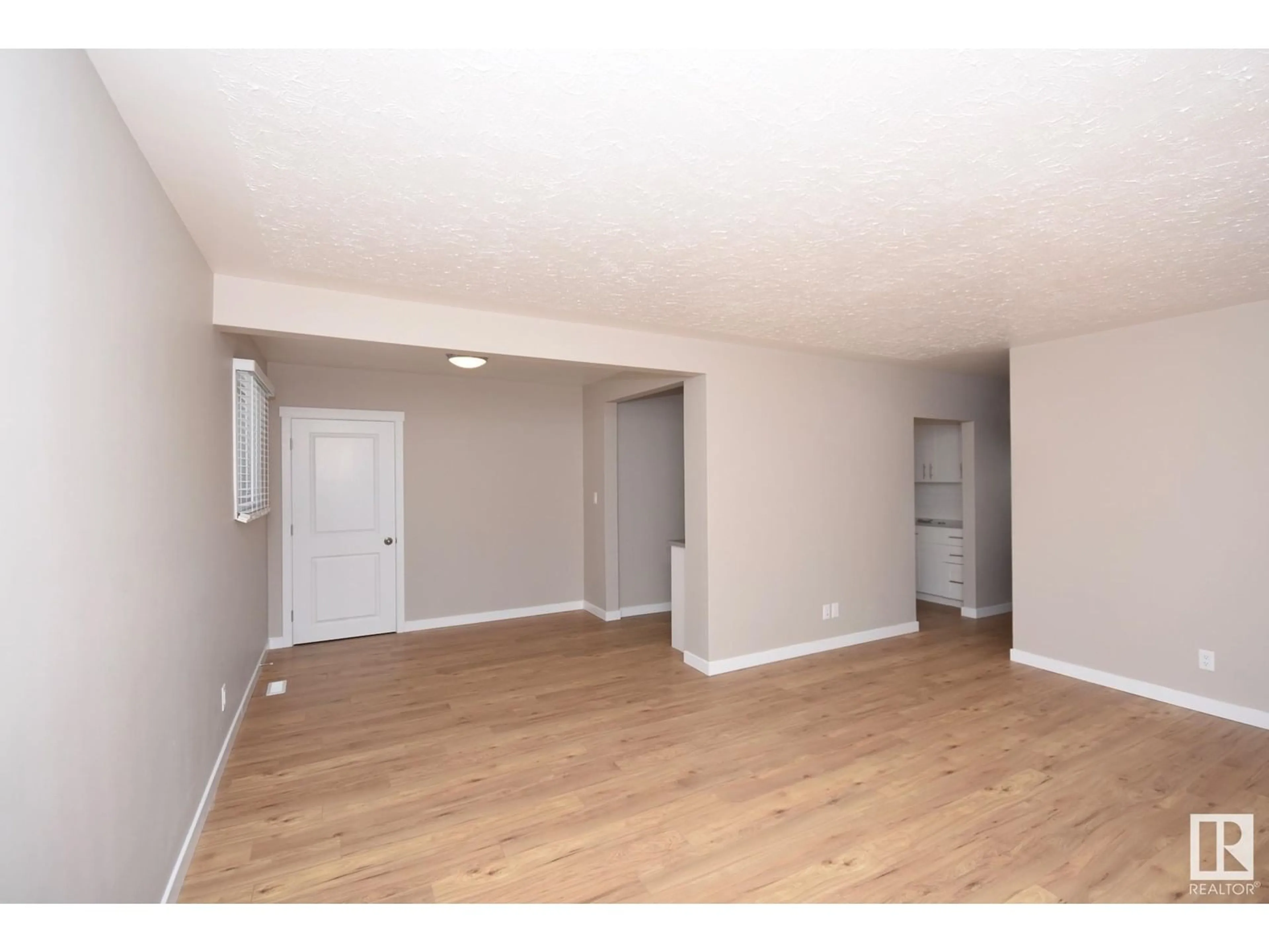 A pic of a room for 13331 131 ST, Edmonton Alberta T5L1N8