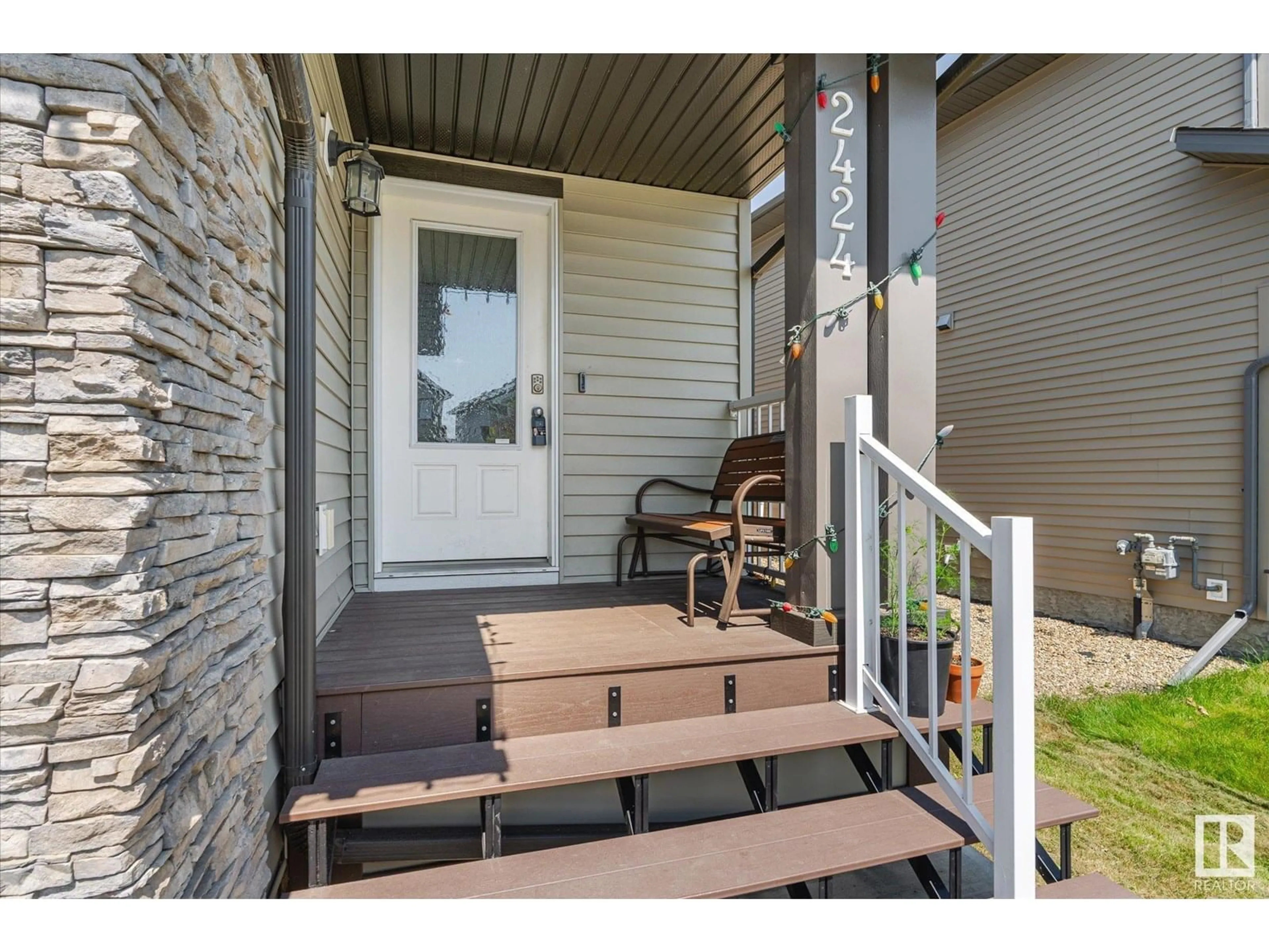 Indoor entryway for NW - 2424 19A AV, Edmonton Alberta T6T2C9