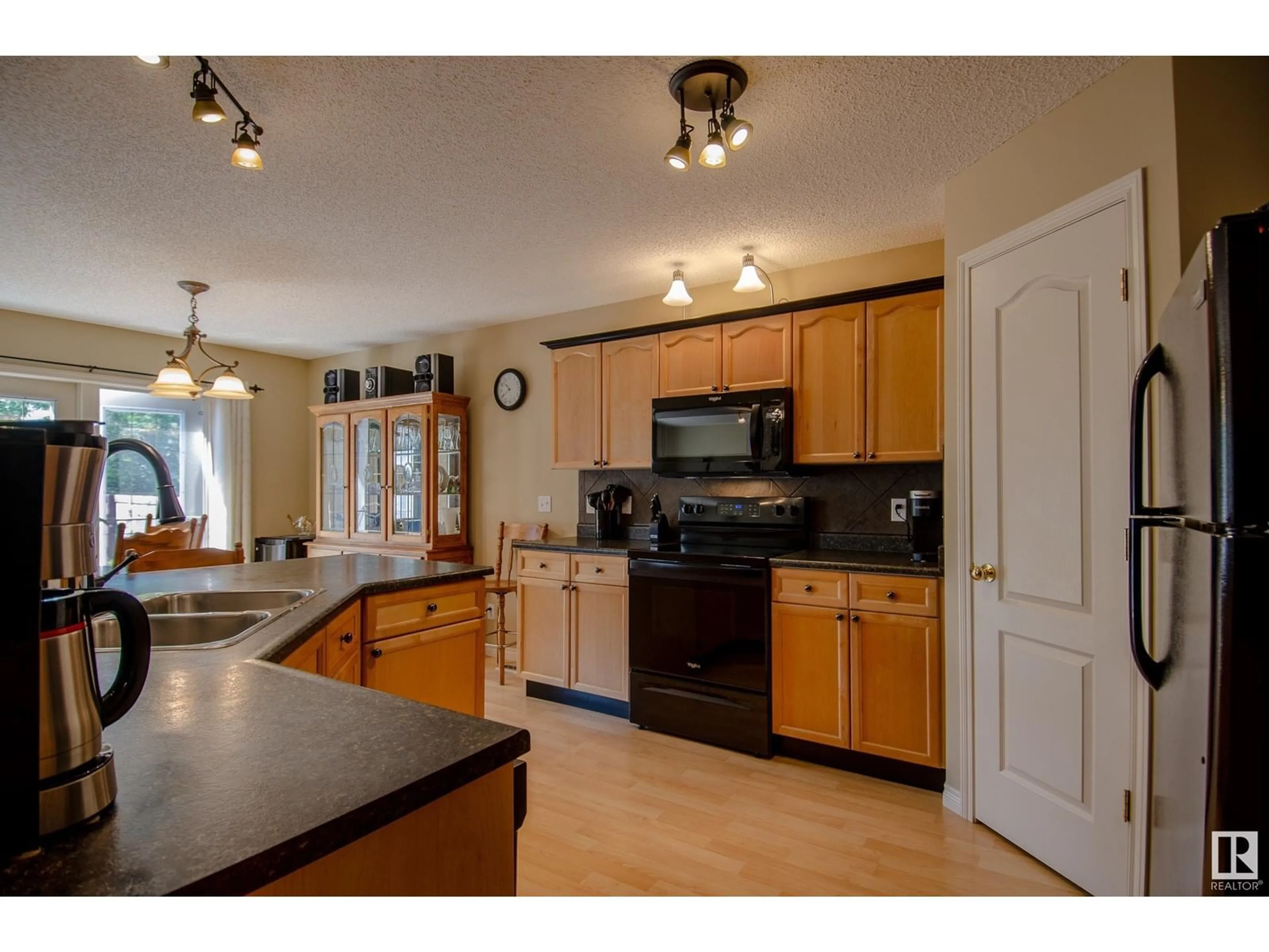 Open concept kitchen, unknown for 6013 49 AV, Beaumont Alberta T4X1V3