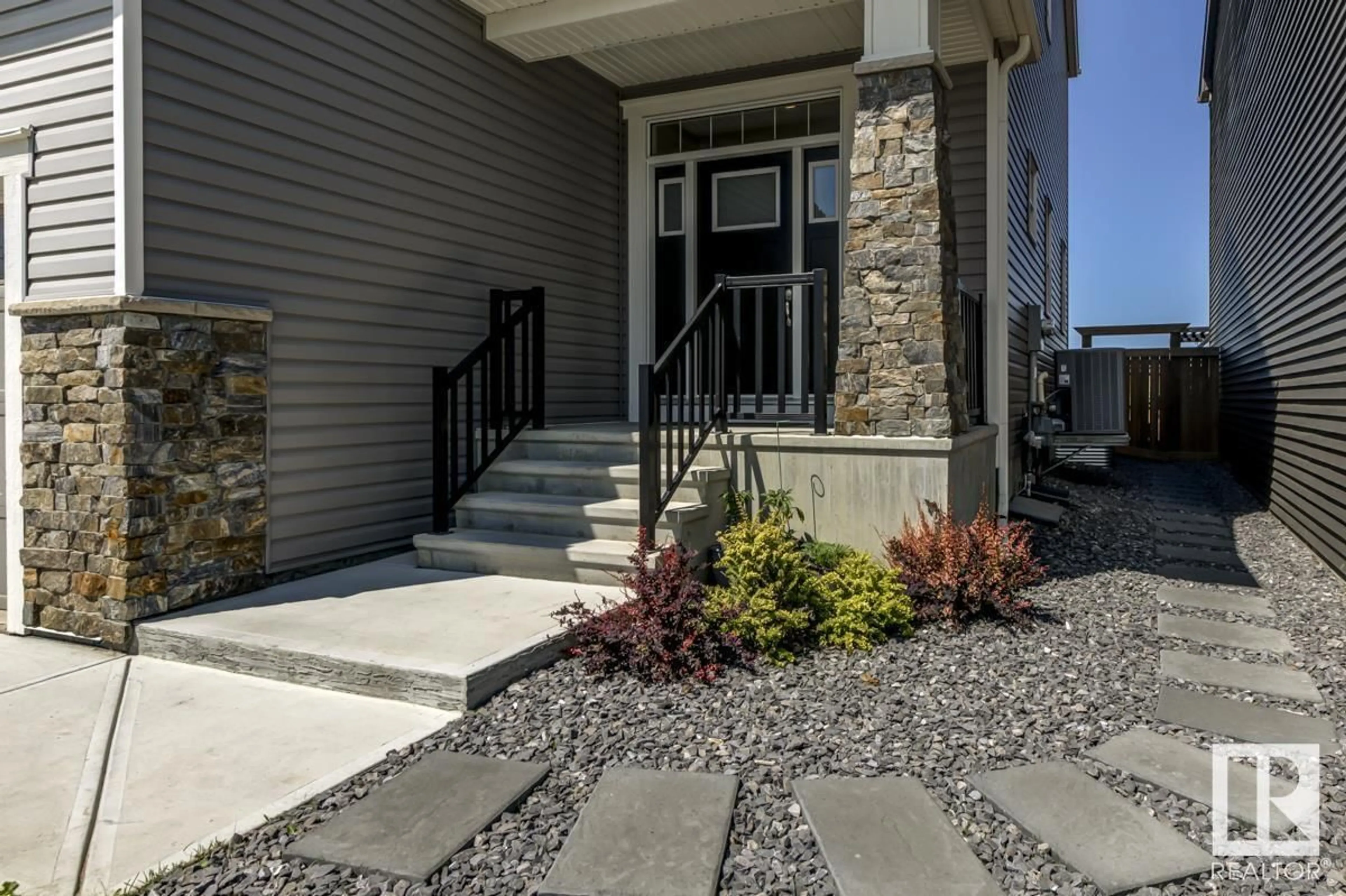 Indoor entryway for NW - 1708 201 ST, Edmonton Alberta T6M0Y1