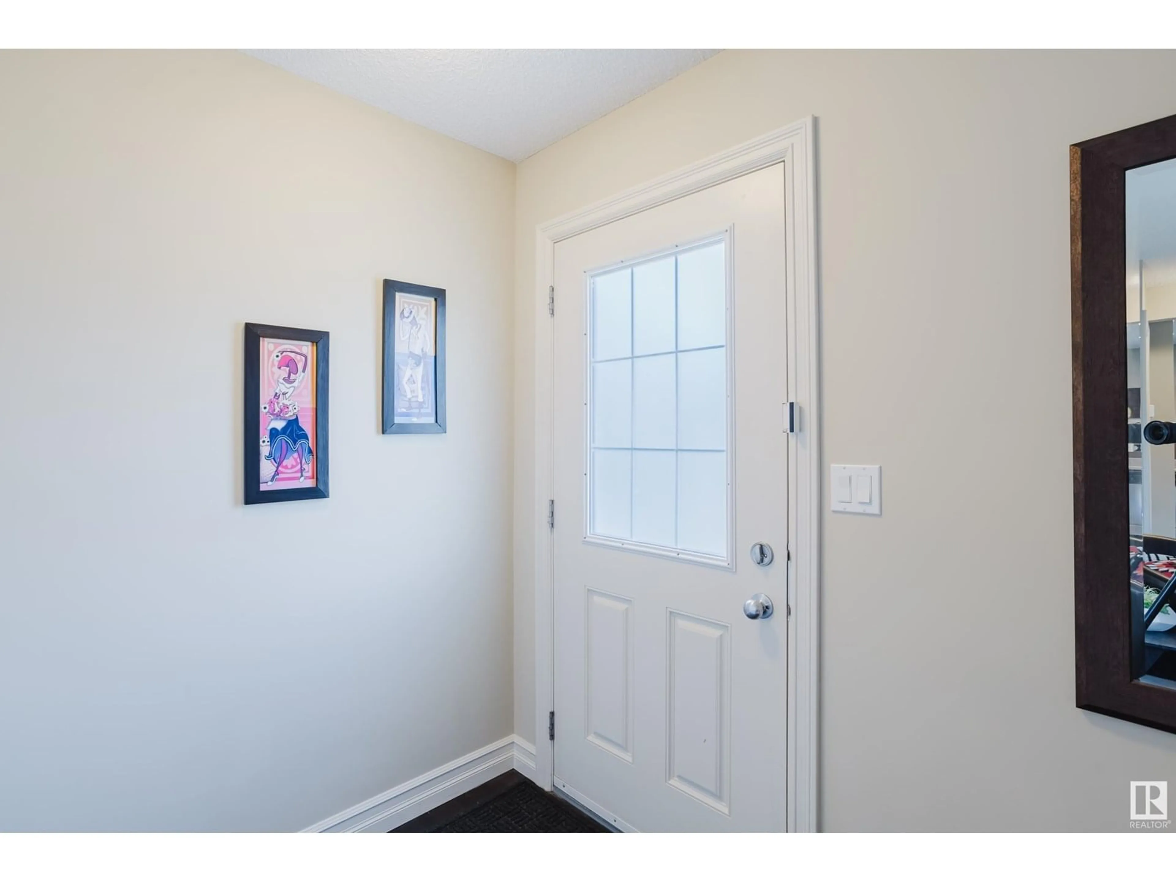Indoor entryway for 219 - 129 CHARLOTTE WY, Sherwood Park Alberta T8H0T3