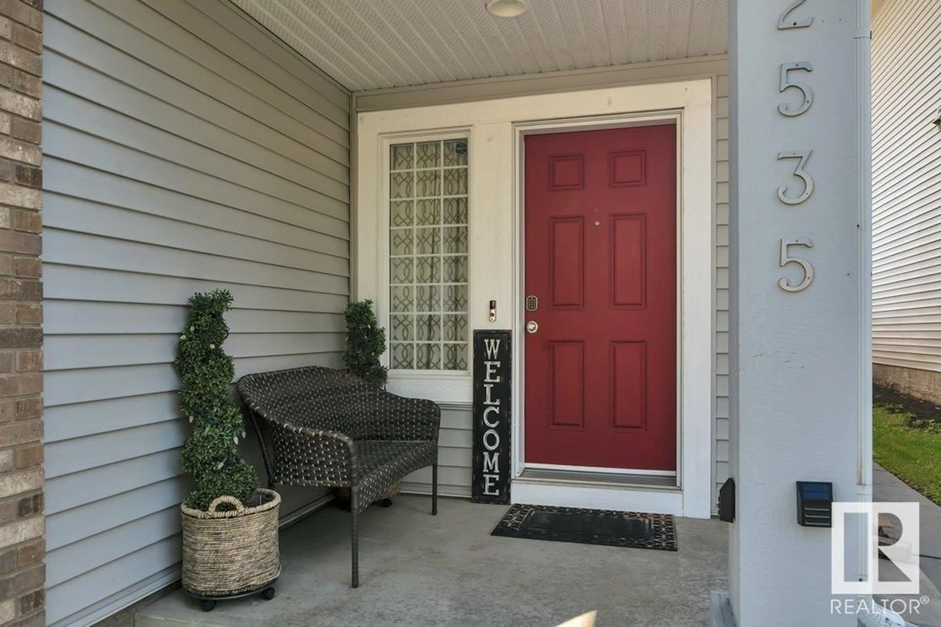 Indoor entryway for 2535 COUGHLAN RD, Edmonton Alberta T6W2X8