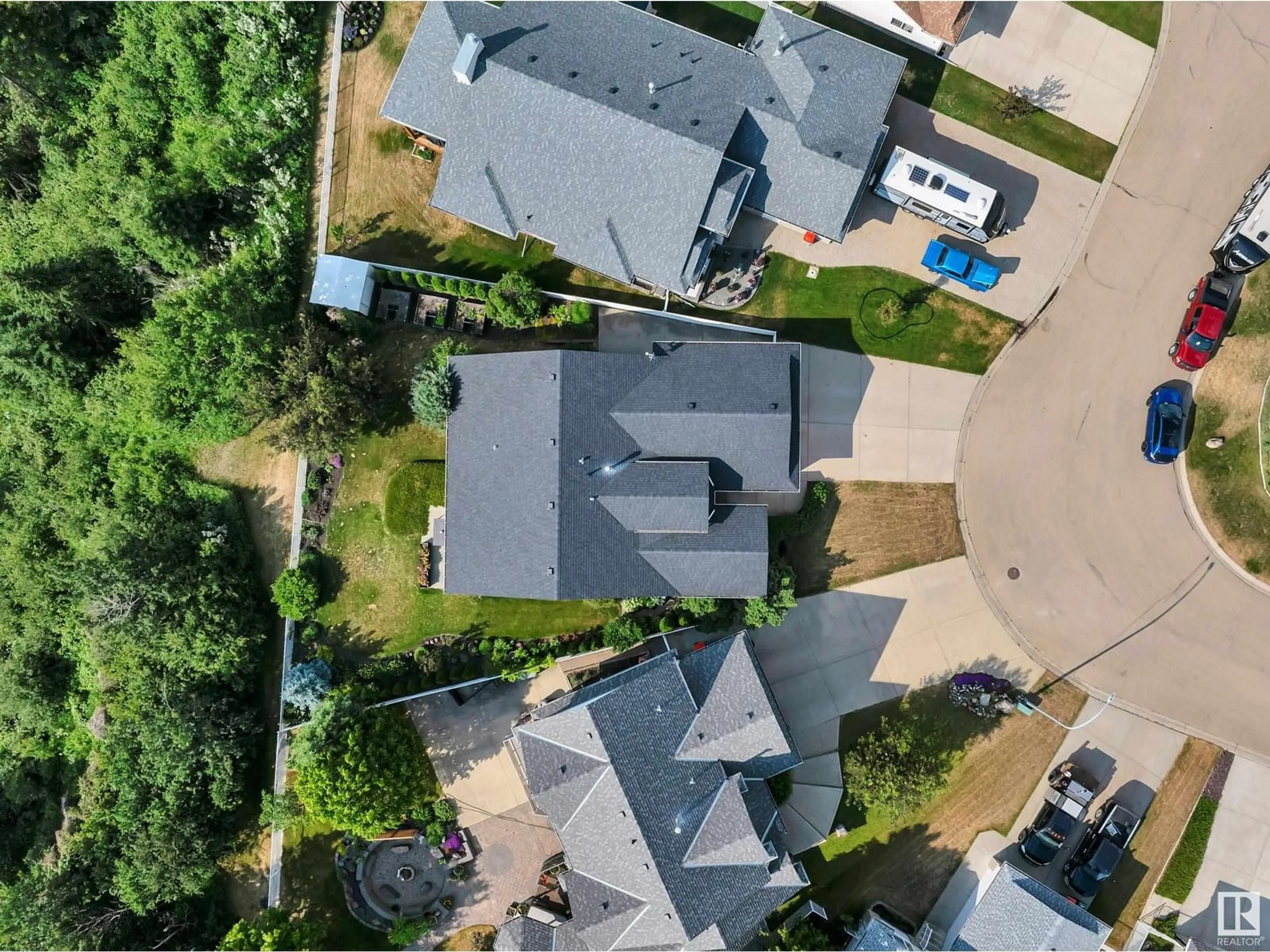A pic from outside/outdoor area/front of a property/back of a property/a pic from drone, street for 230 PIPESTONE CL, Millet Alberta T0C1Z0