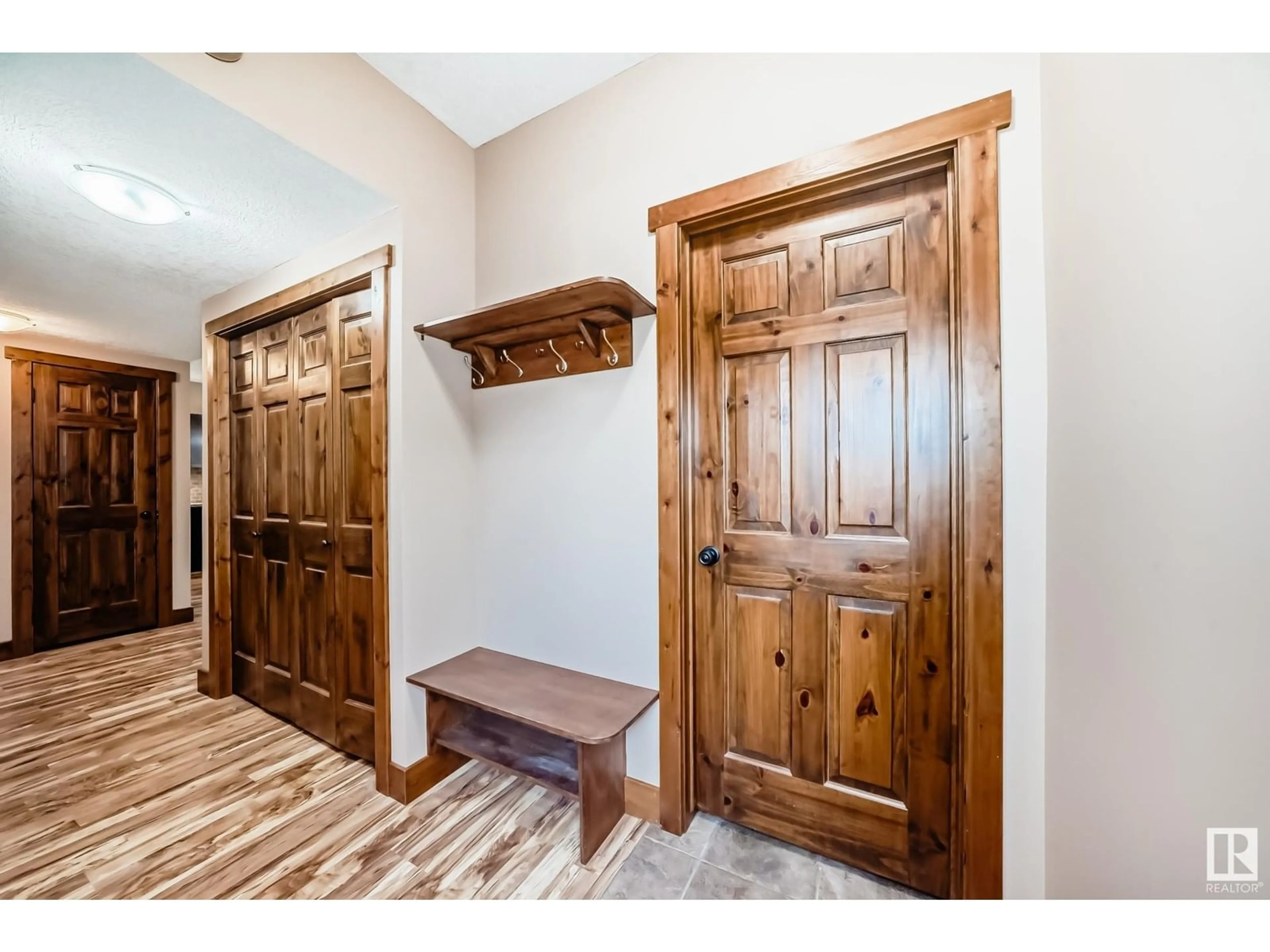 Indoor entryway for 801 GRAYBRIAR GR, Stony Plain Alberta T7X0G1