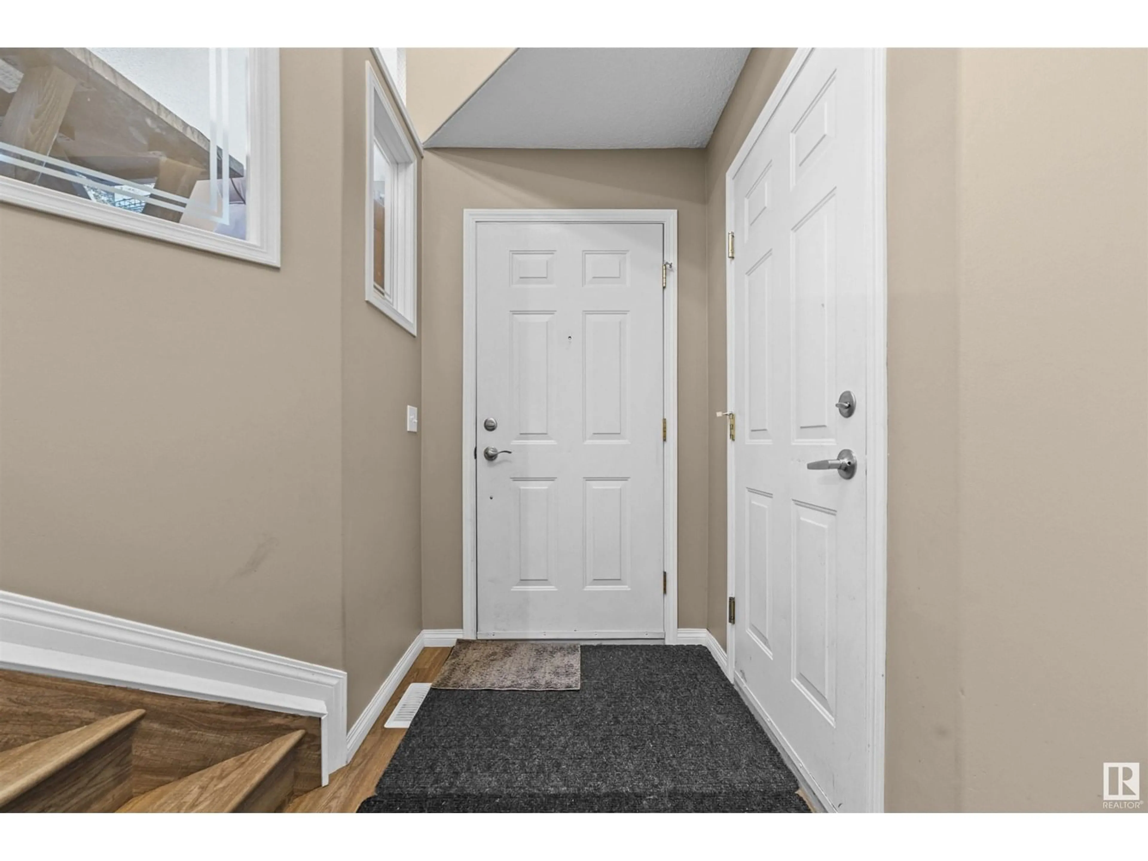 Indoor entryway for NW - 4119 29 ST, Edmonton Alberta T6T1M5
