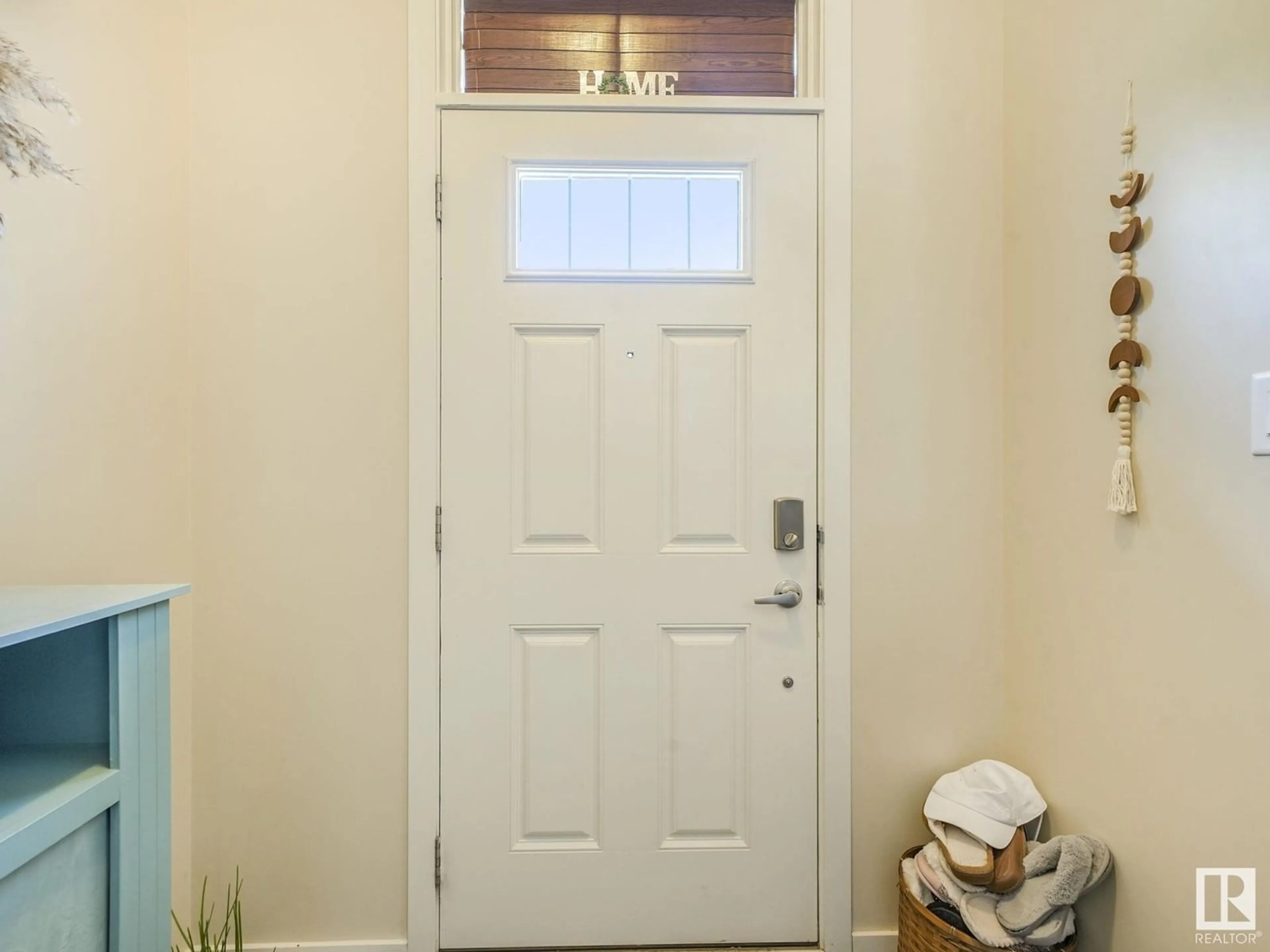 Indoor entryway for 475 SHEPPARD BV, Leduc Alberta T9E0T3