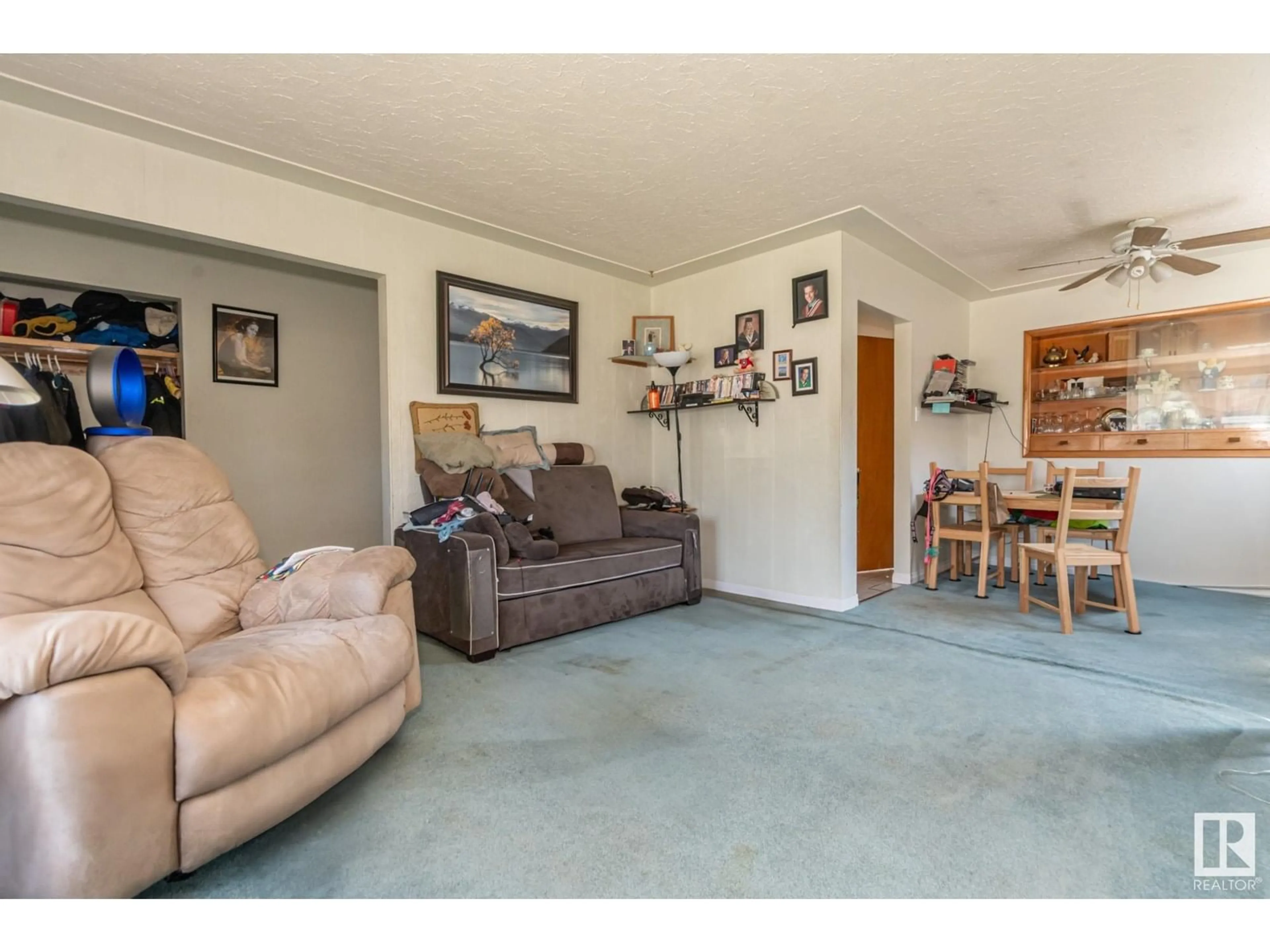 A pic of a room for NW - 11933 50 ST, Edmonton Alberta T5W3C1