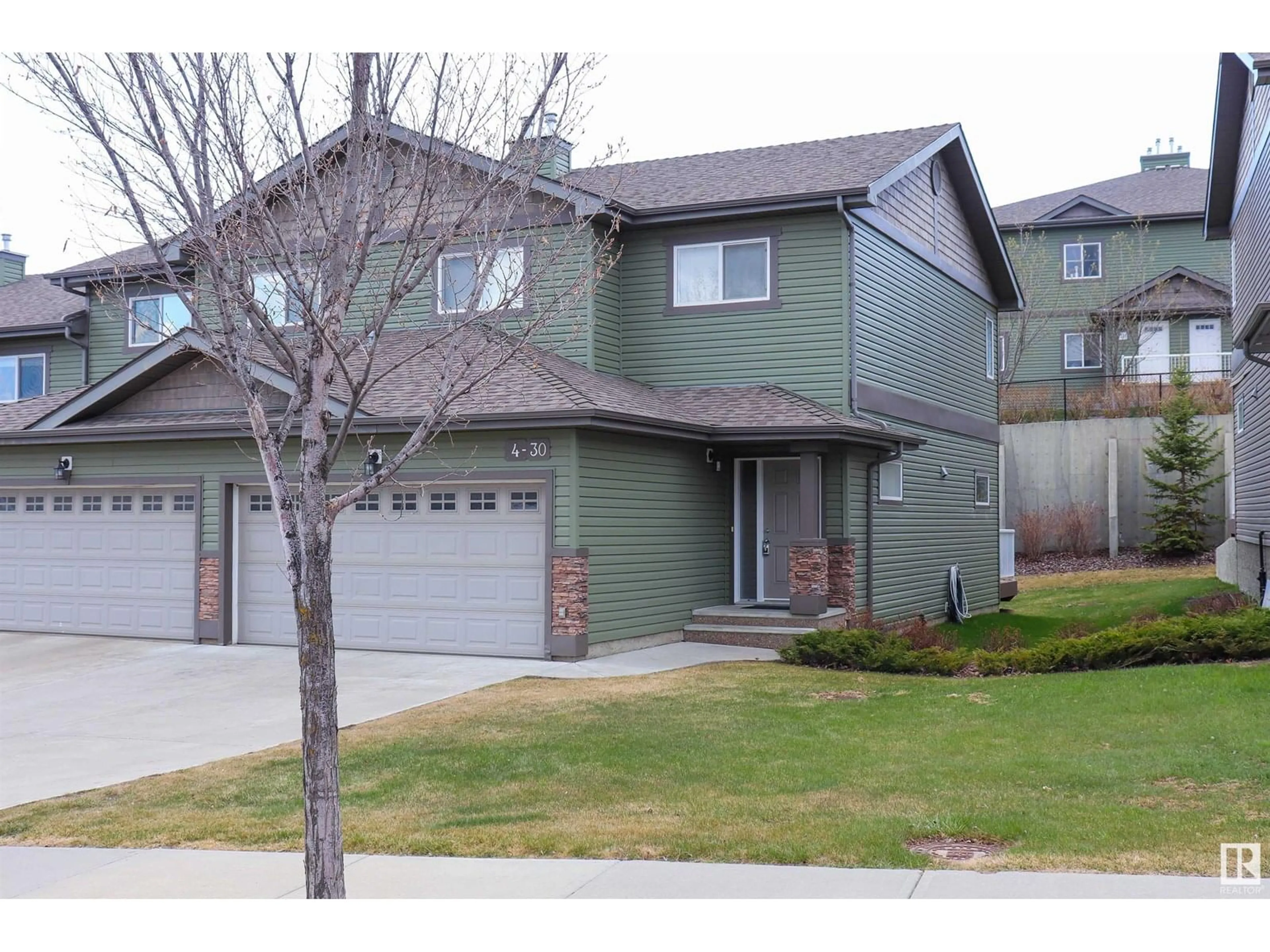 Home with vinyl exterior material, street for #4 - 30 OAK VISTA DR, St. Albert Alberta T8N3T1