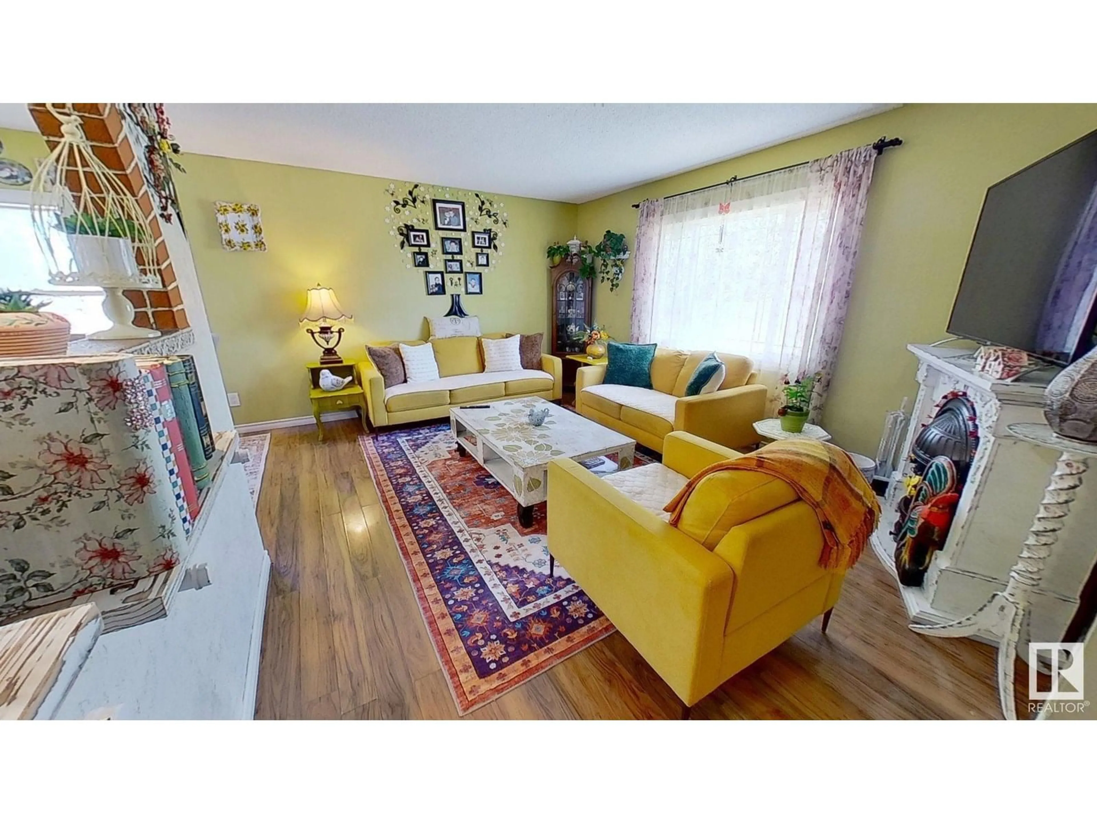 Living room with furniture, unknown for 13604 113A ST NW, Edmonton Alberta T5E5C4