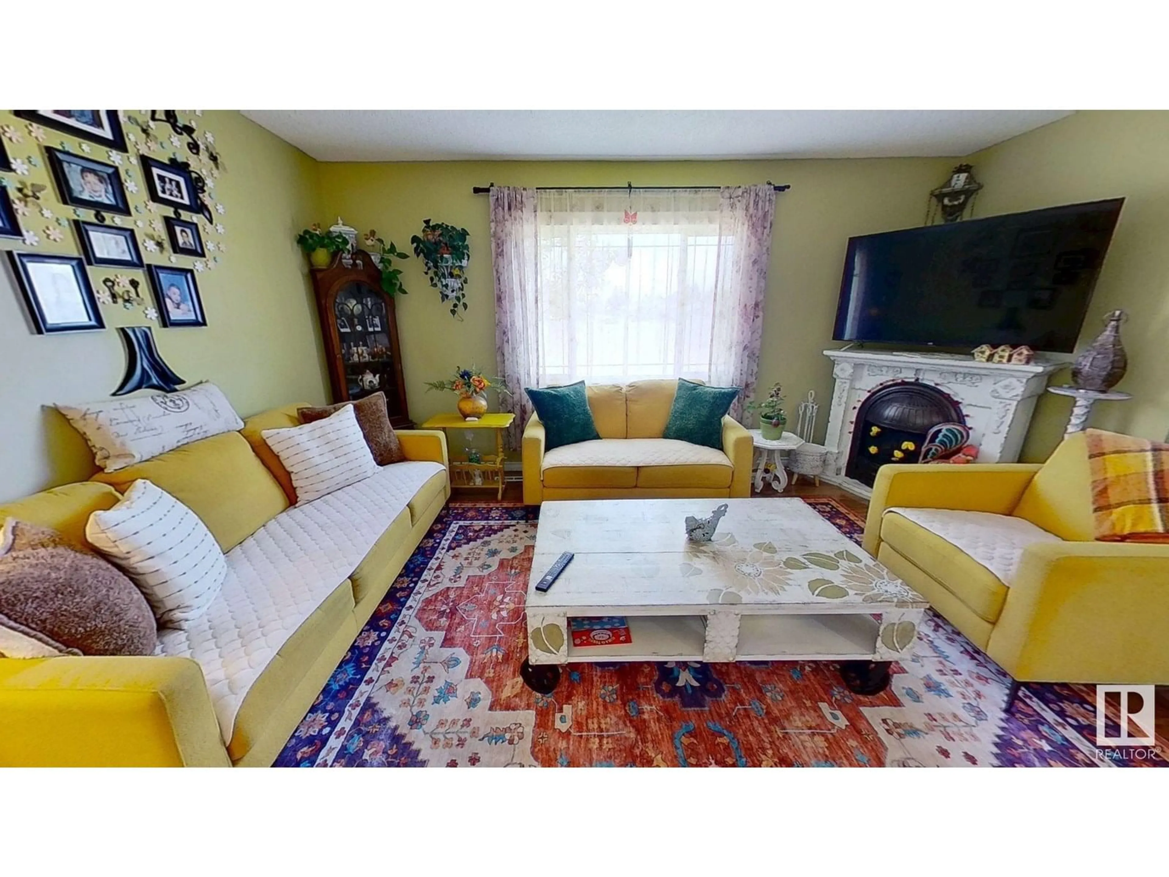 Living room with furniture, unknown for 13604 113A ST NW, Edmonton Alberta T5E5C4