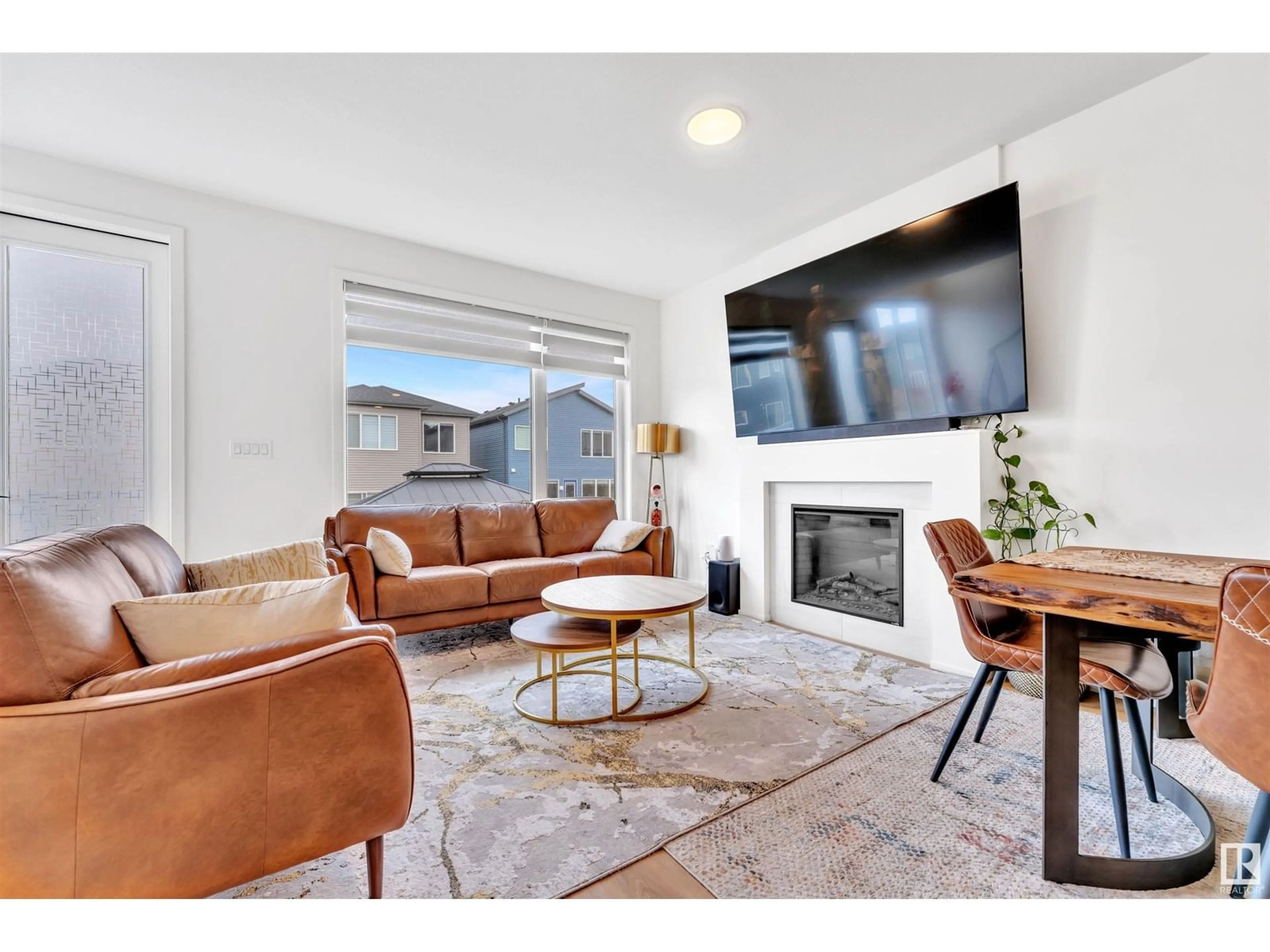 Living room with furniture, unknown for SW - 9462 PEAR CR, Edmonton Alberta T6X1A2