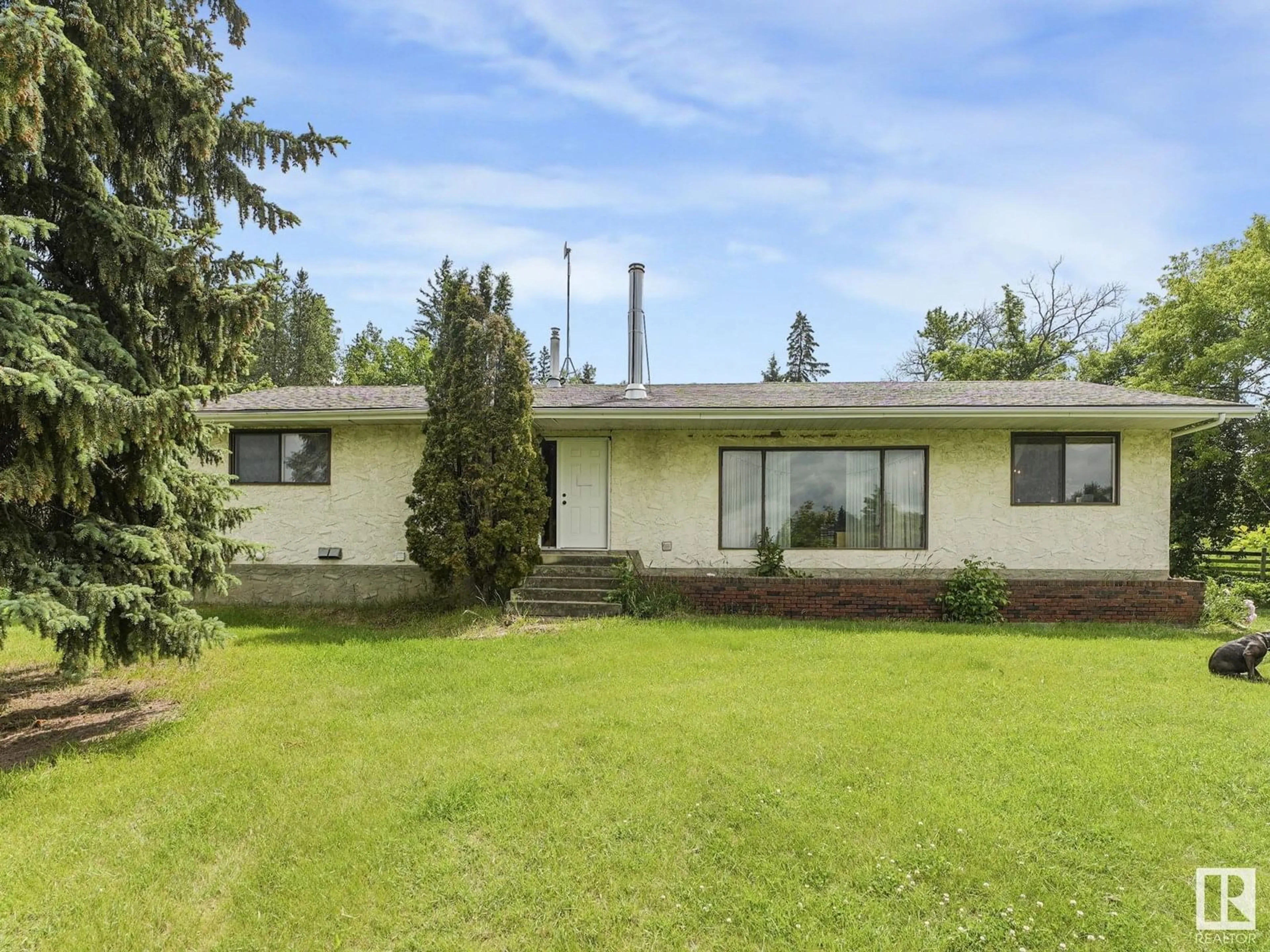 Home with vinyl exterior material, street for 51531 HIGHWAY 770, Rural Parkland County Alberta T7X1X5