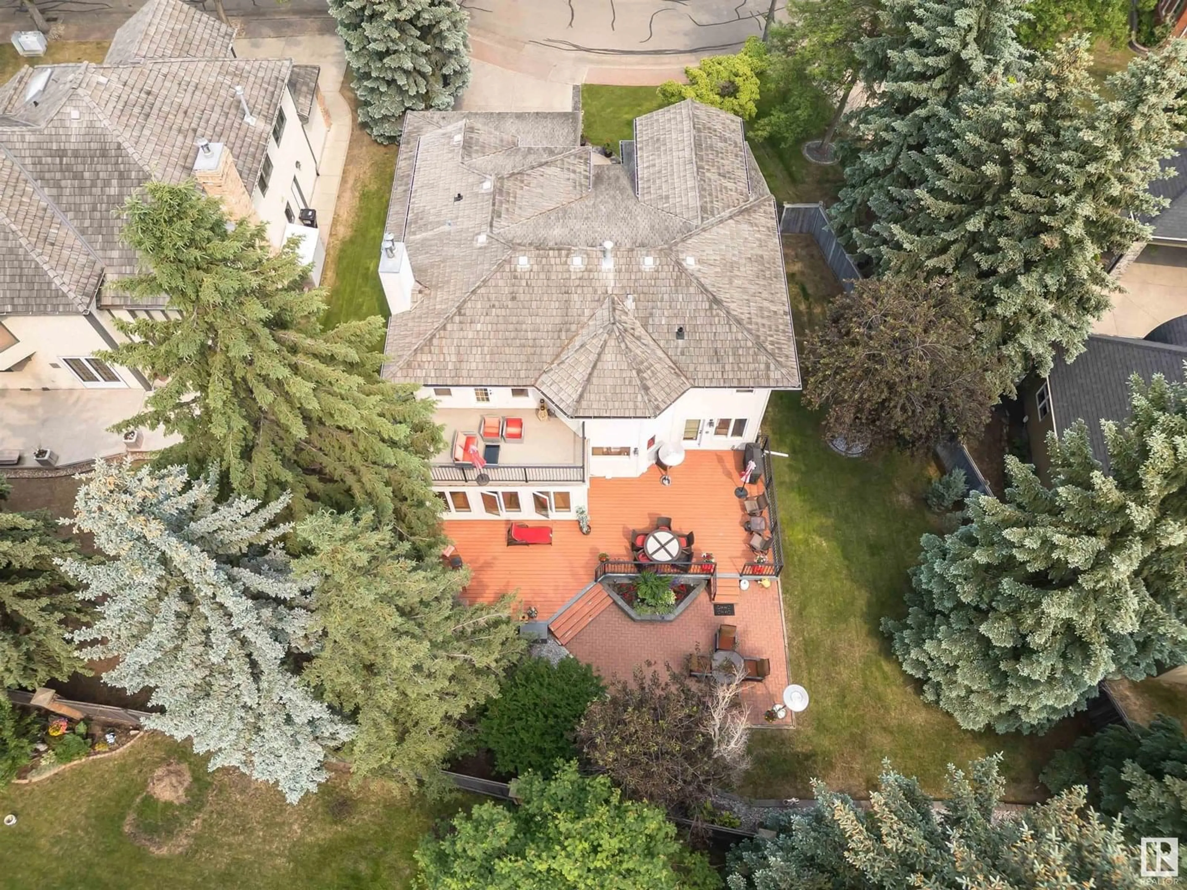 A pic from outside/outdoor area/front of a property/back of a property/a pic from drone, street for 32 WEST POINT WD, Edmonton Alberta T5T5N5