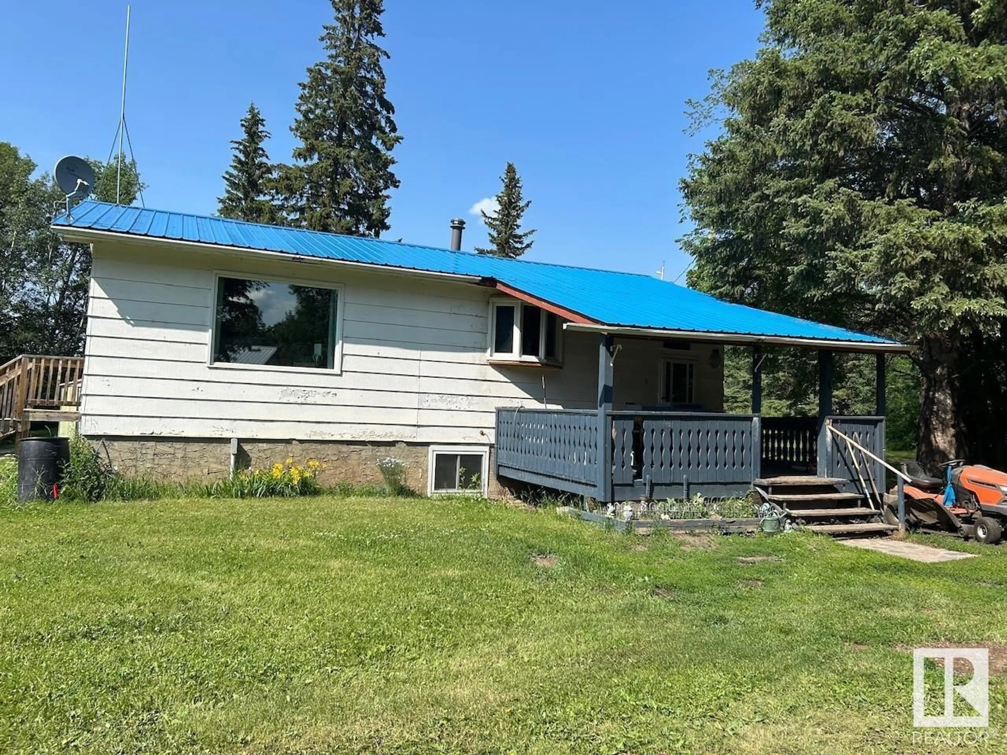 A pic from outside/outdoor area/front of a property/back of a property/a pic from drone, unknown for 2001 TWP ROAD 541, Rural Lac Ste. Anne County Alberta T0E1V0