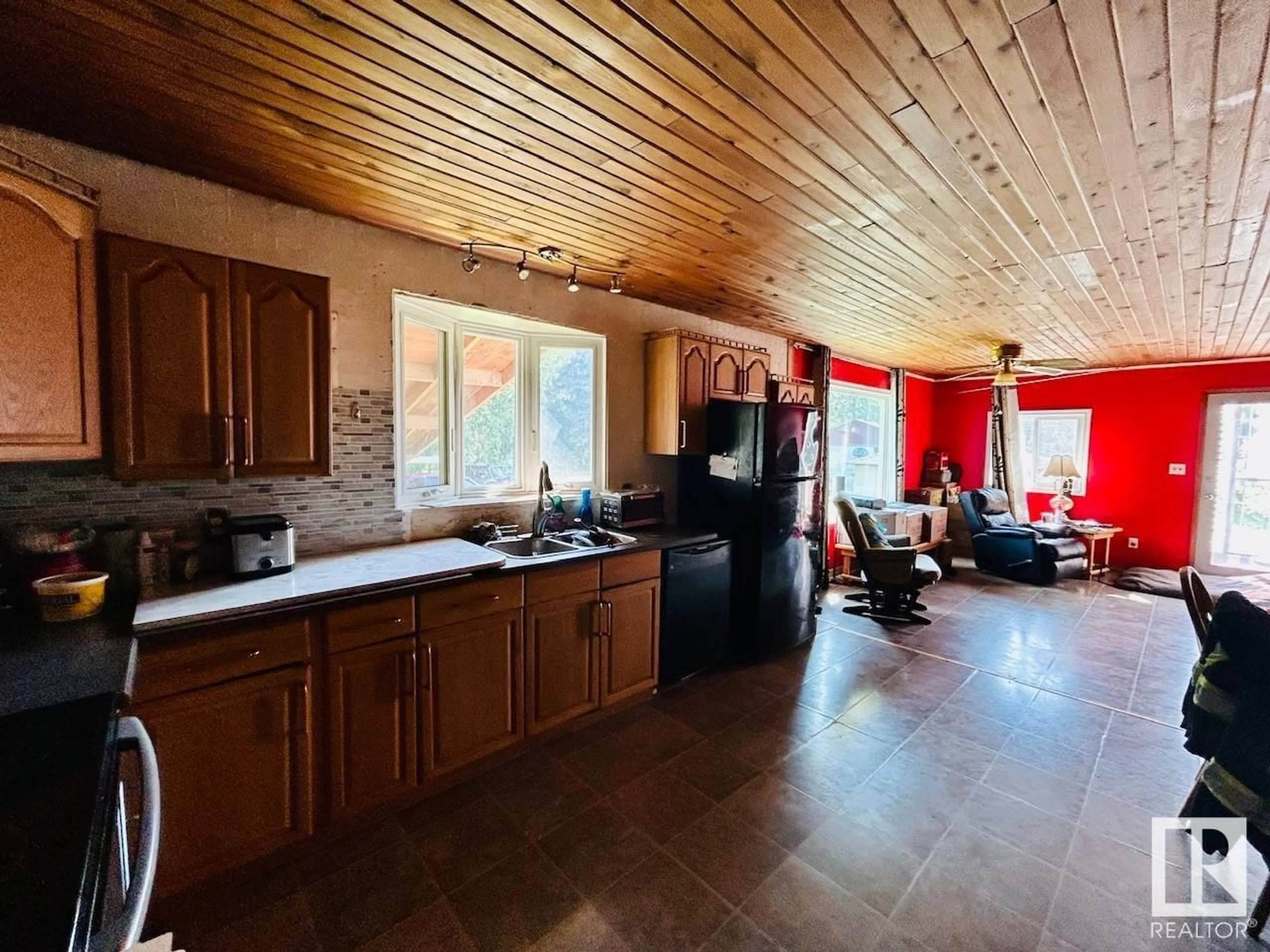 Open concept kitchen, ceramic/tile floor for 2001 TWP ROAD 541, Rural Lac Ste. Anne County Alberta T0E1V0