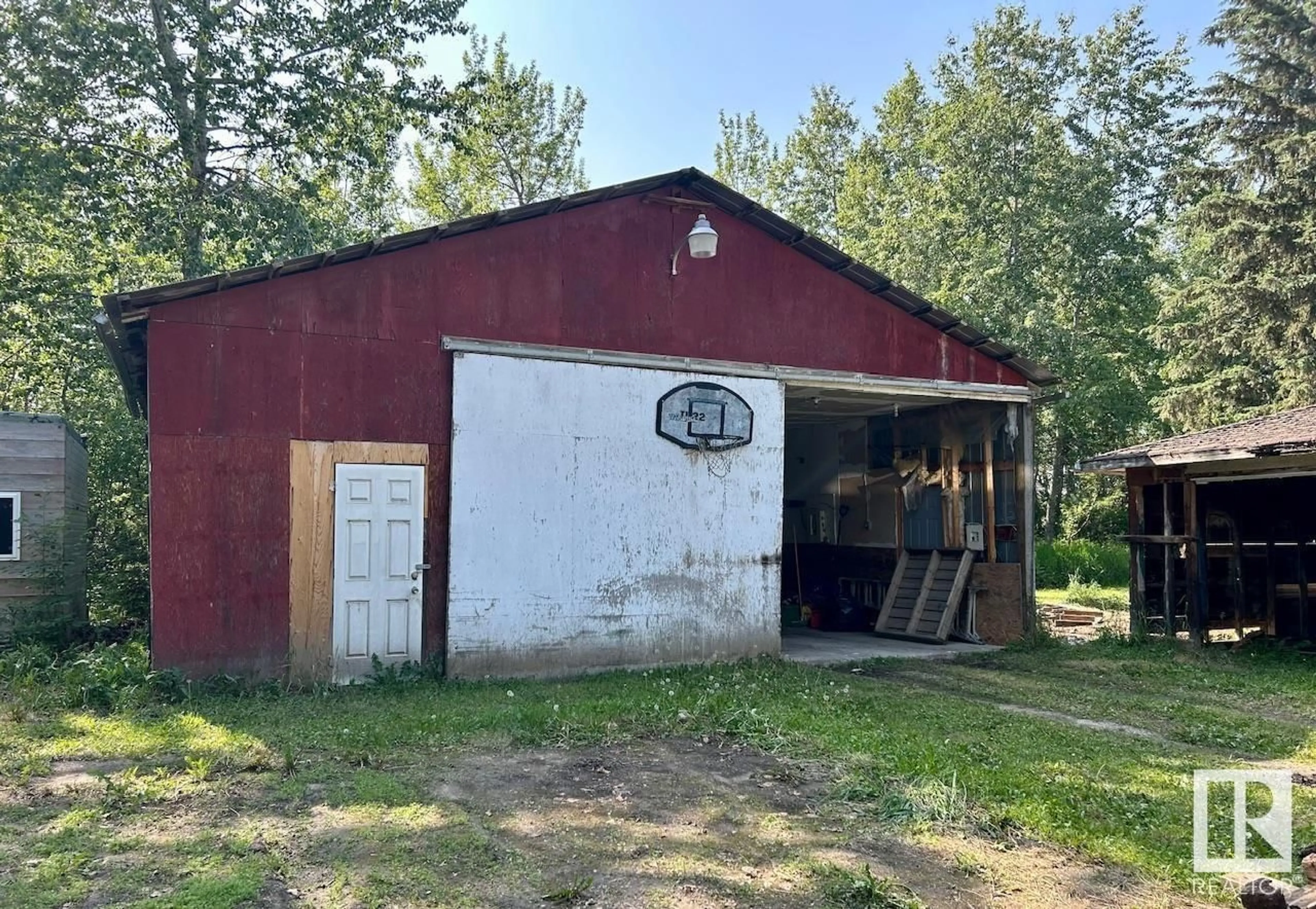 Shed for 2001 TWP ROAD 541, Rural Lac Ste. Anne County Alberta T0E1V0