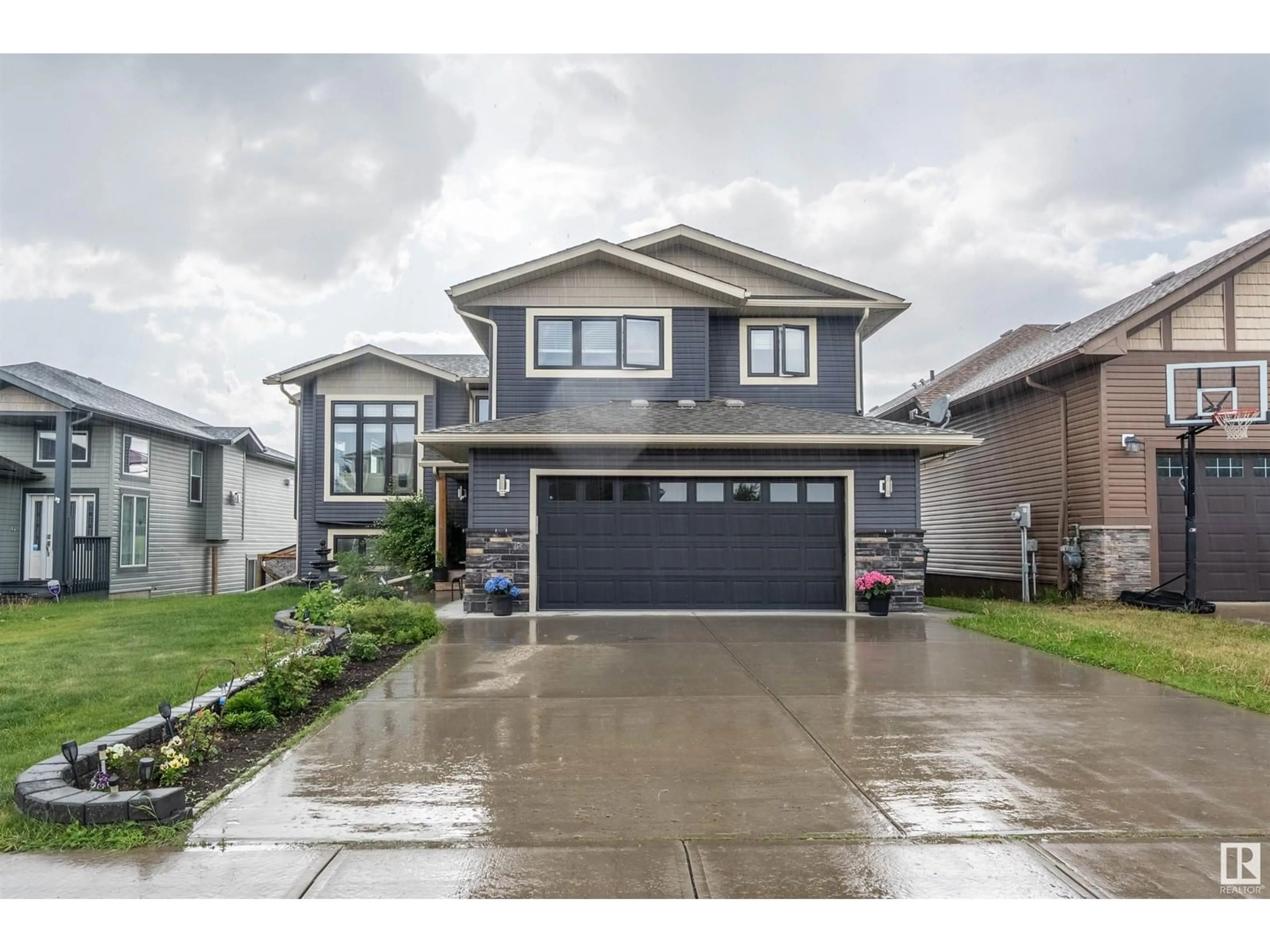 Home with vinyl exterior material, street for 5712 MEADOW WY, Cold Lake Alberta T9M0E7