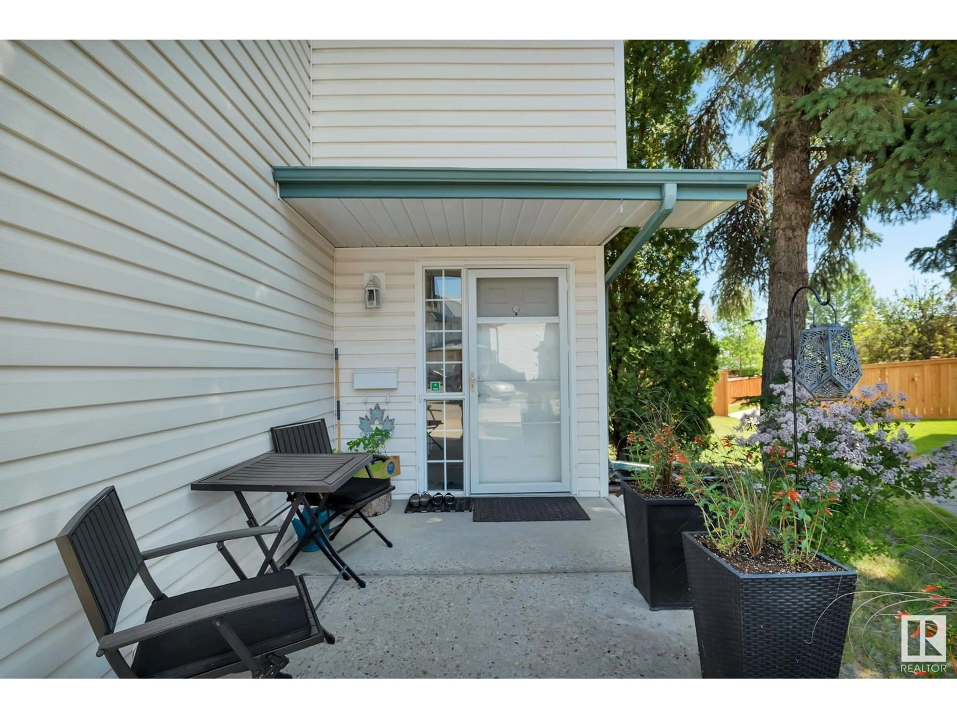 Patio, street for #7 - 843 YOUVILLE DR, Edmonton Alberta T6L6X8