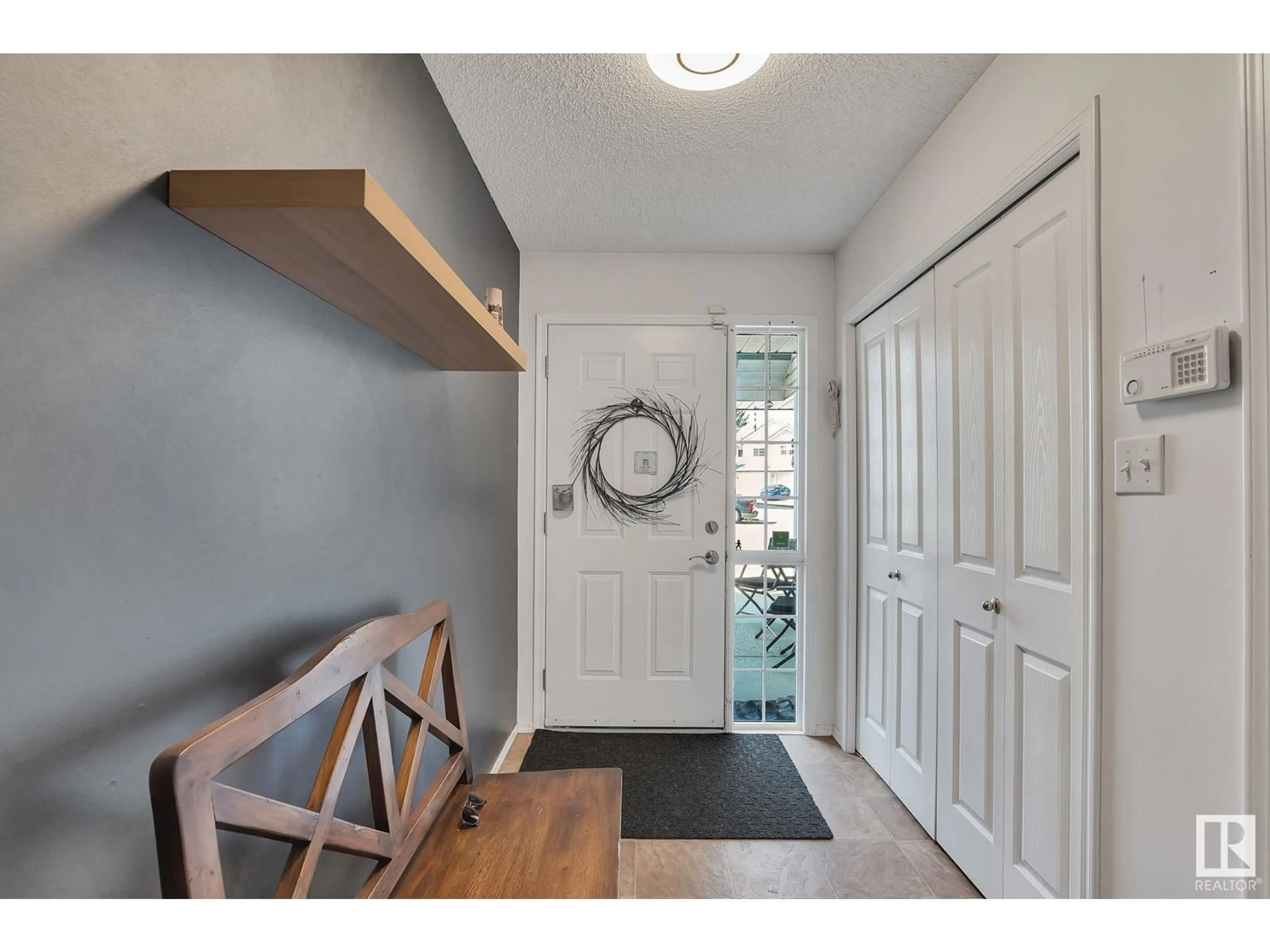 Indoor entryway for #7 - 843 YOUVILLE DR, Edmonton Alberta T6L6X8