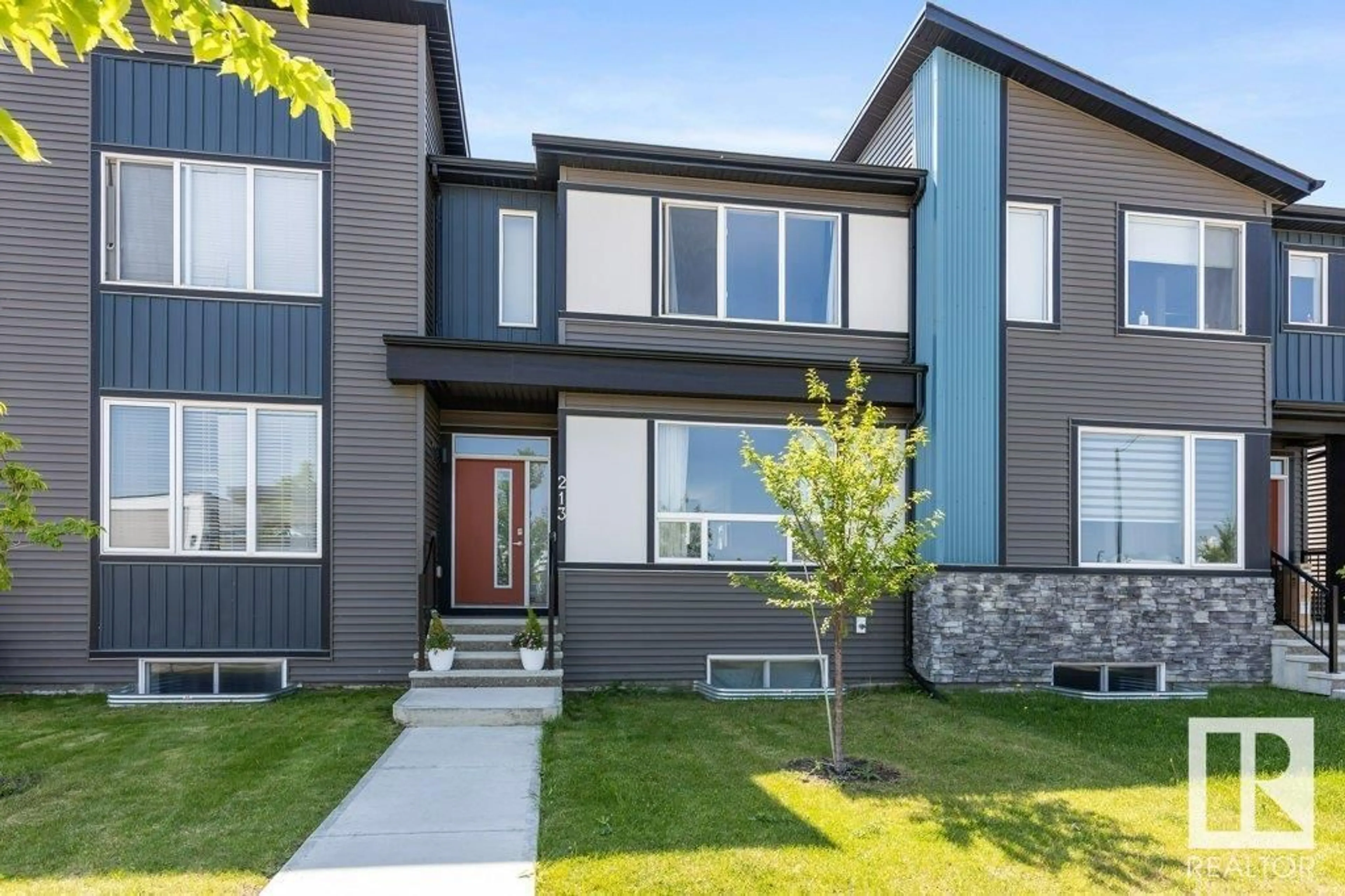 Home with vinyl exterior material, street for 213 RANKIN DR, St. Albert Alberta T8N7Y4