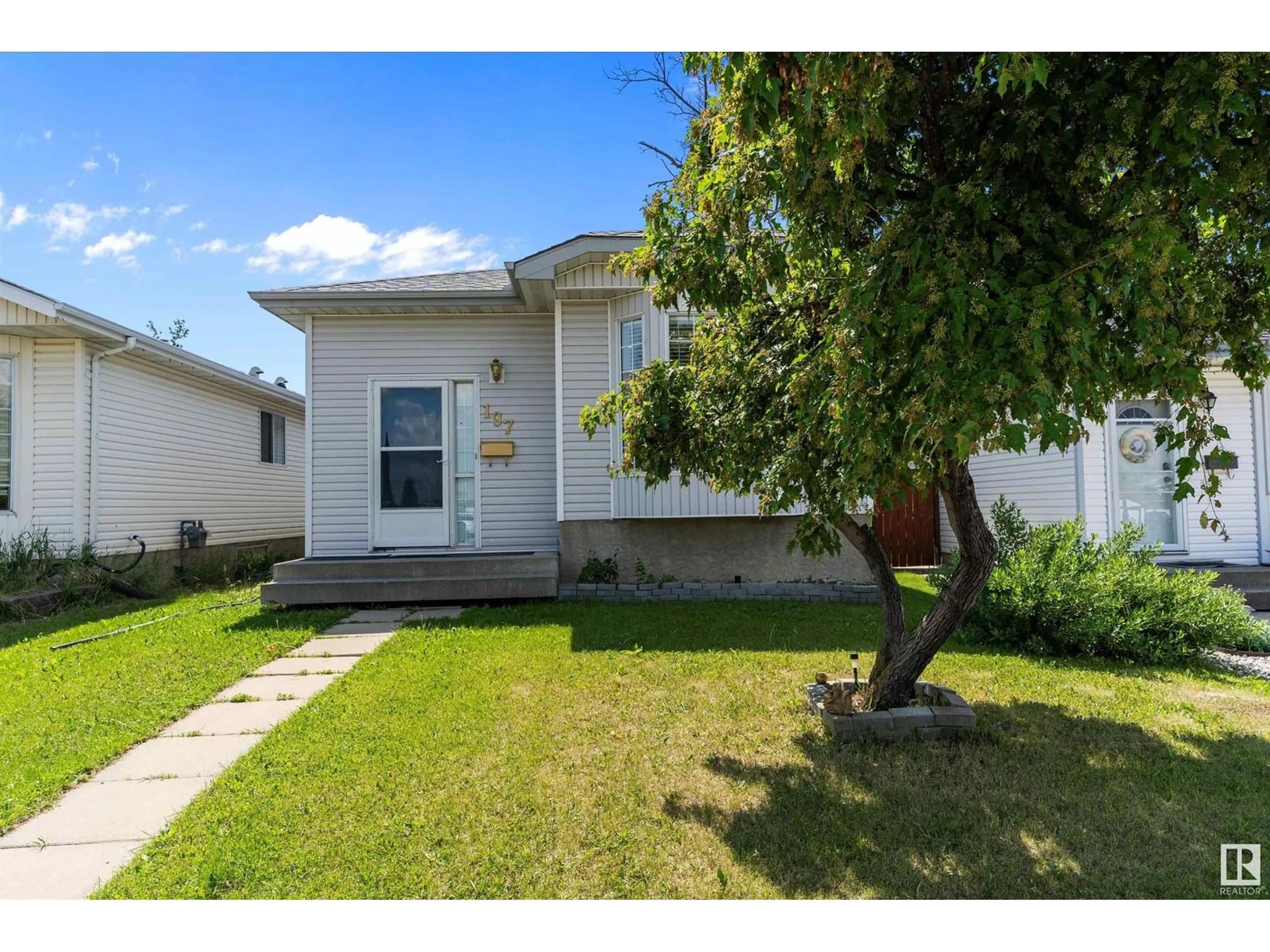 Home with vinyl exterior material, street for 197 KIRKWOOD AV, Edmonton Alberta T6L6K7