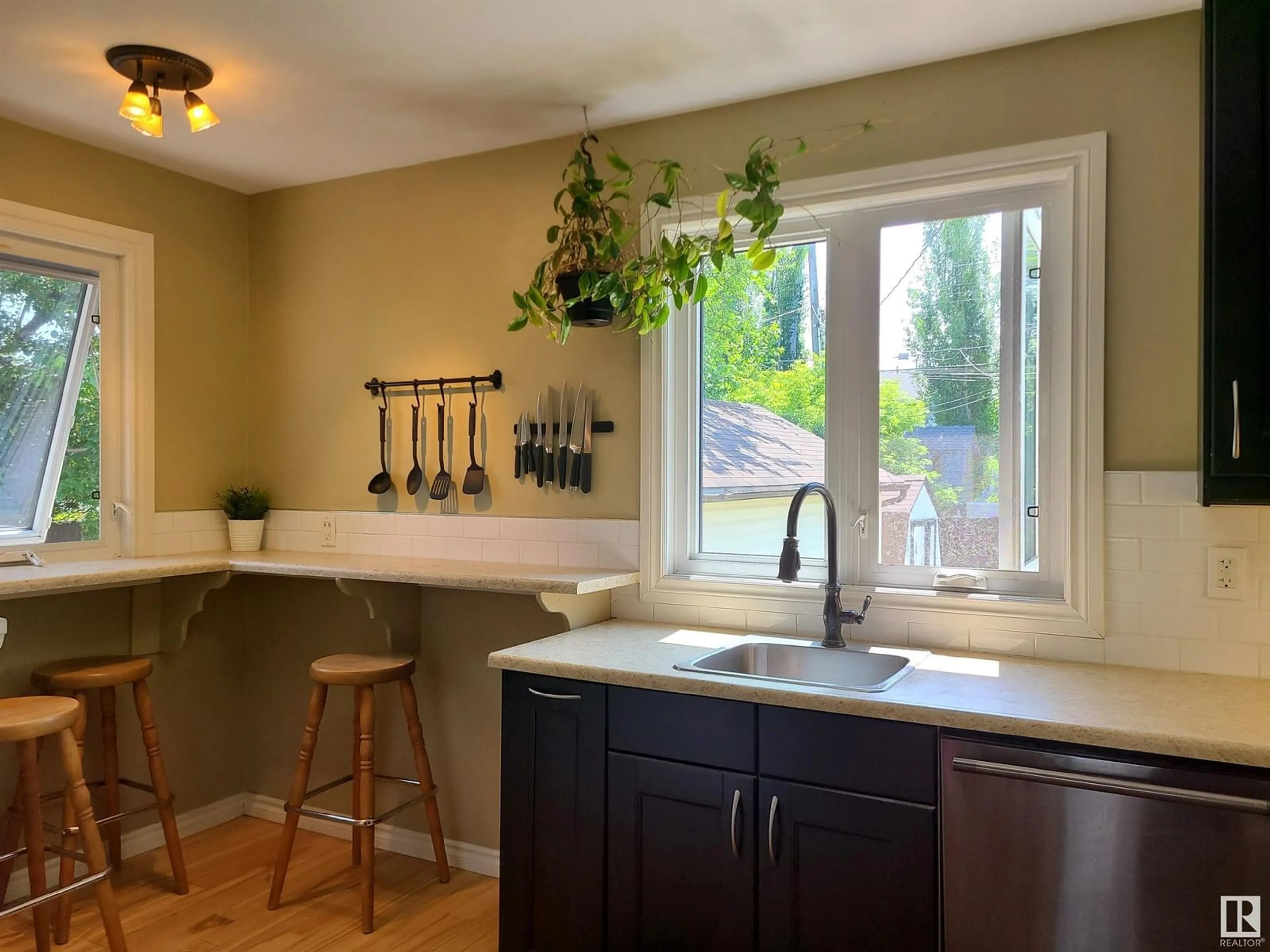Open concept kitchen, unknown for 4805 114 AV, Edmonton Alberta T5W0T7